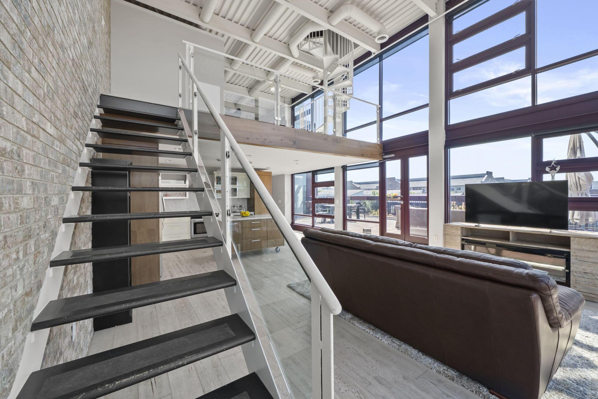 367 Auden Avenue, 302