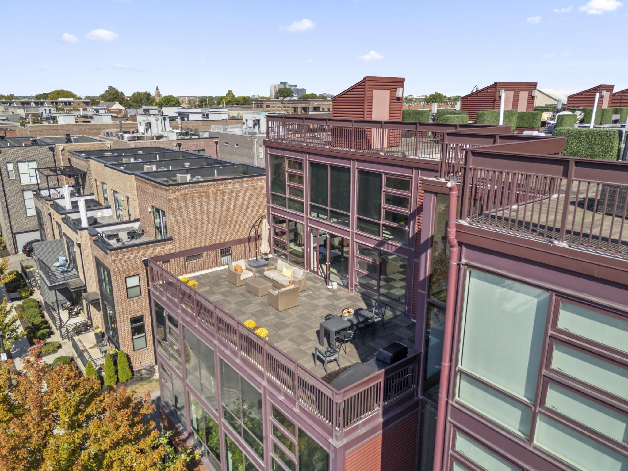 367 Auden Avenue, 302