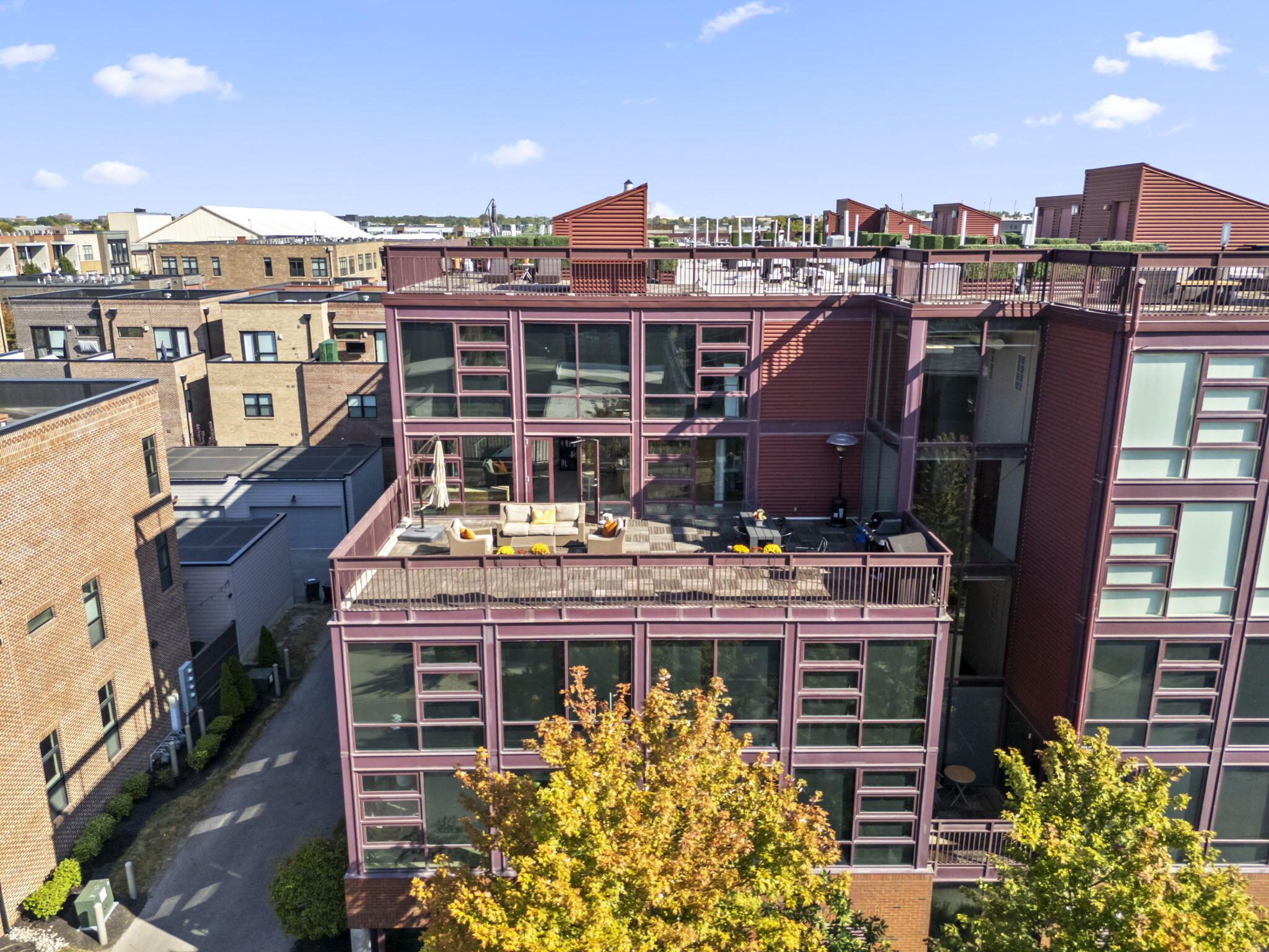 367 Auden Avenue, 302