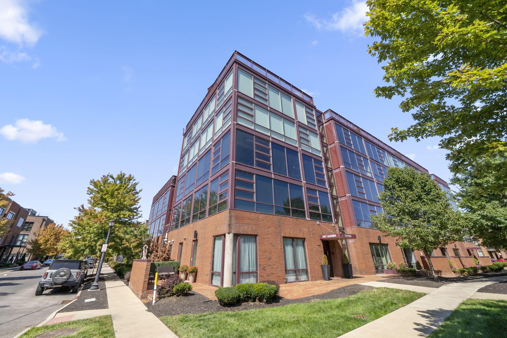 367 Auden Avenue, 302