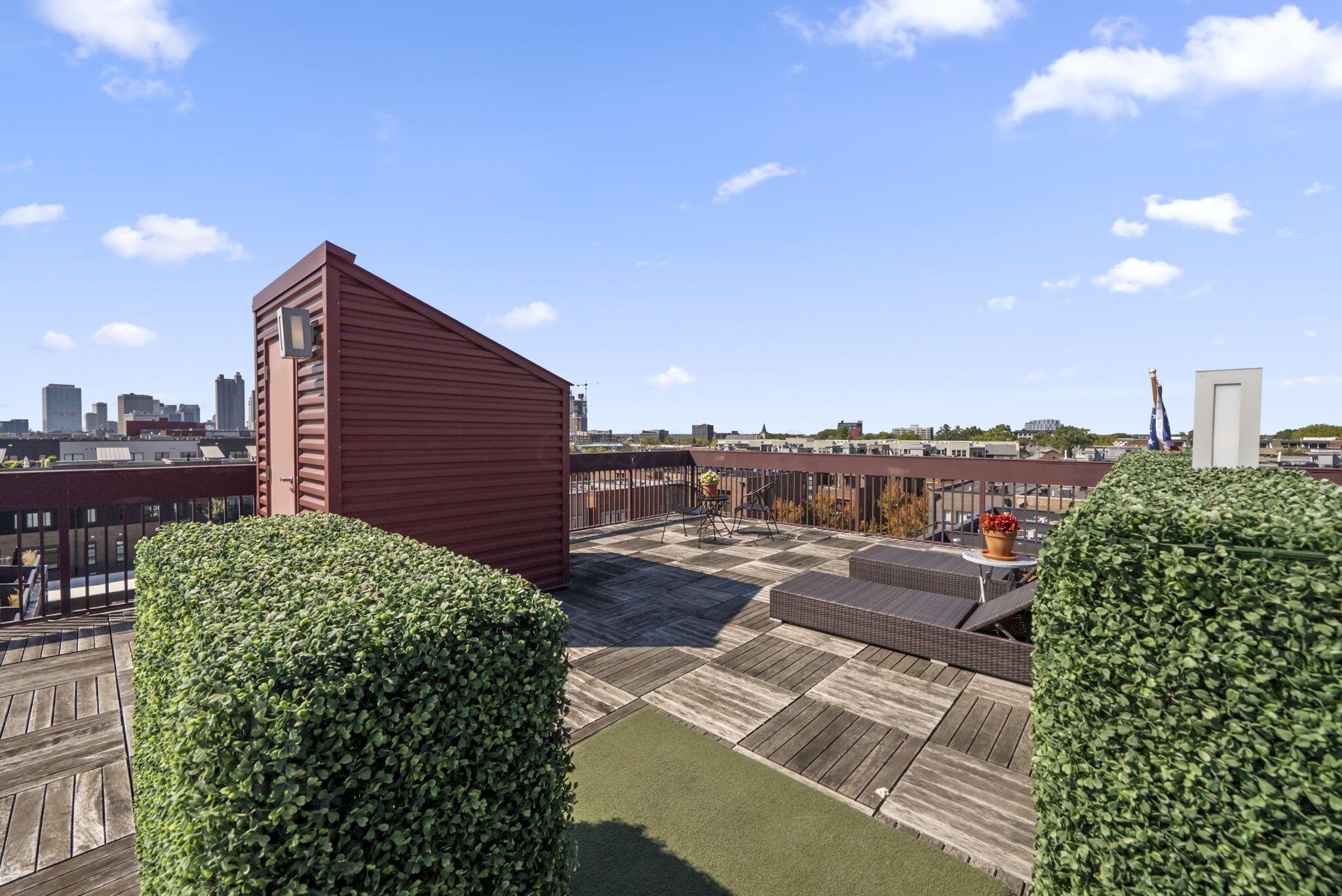 367 Auden Avenue, 302