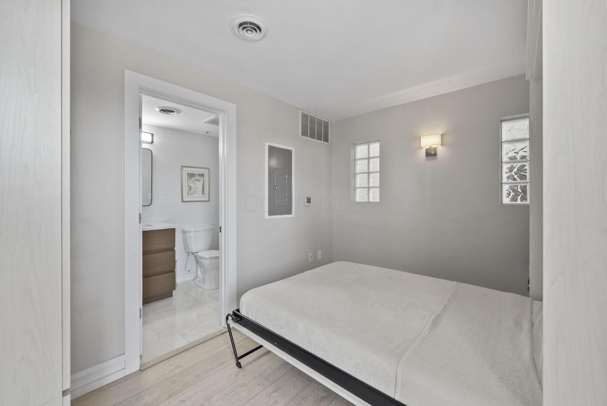 367 Auden Avenue, 302