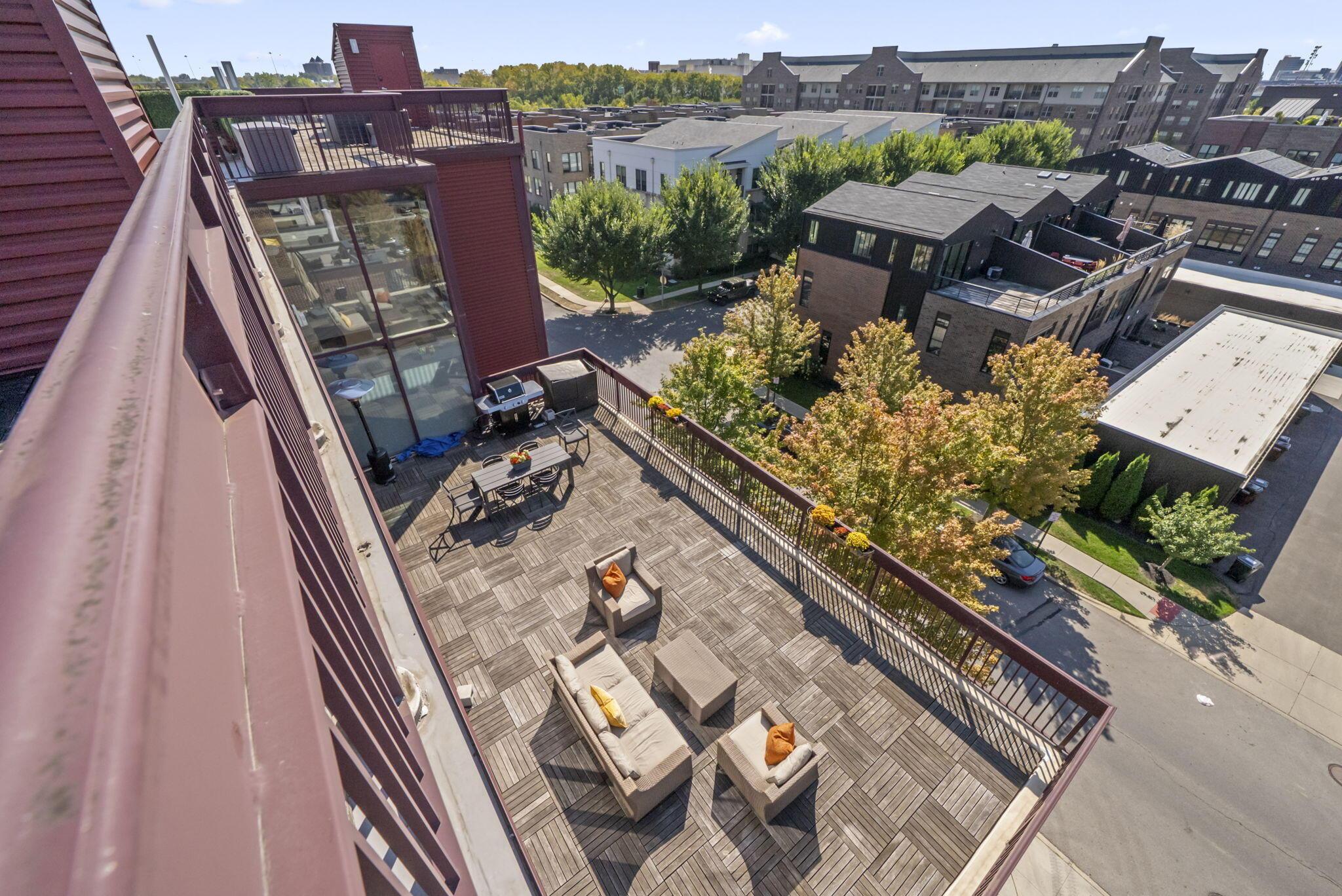 367 Auden Avenue, 302