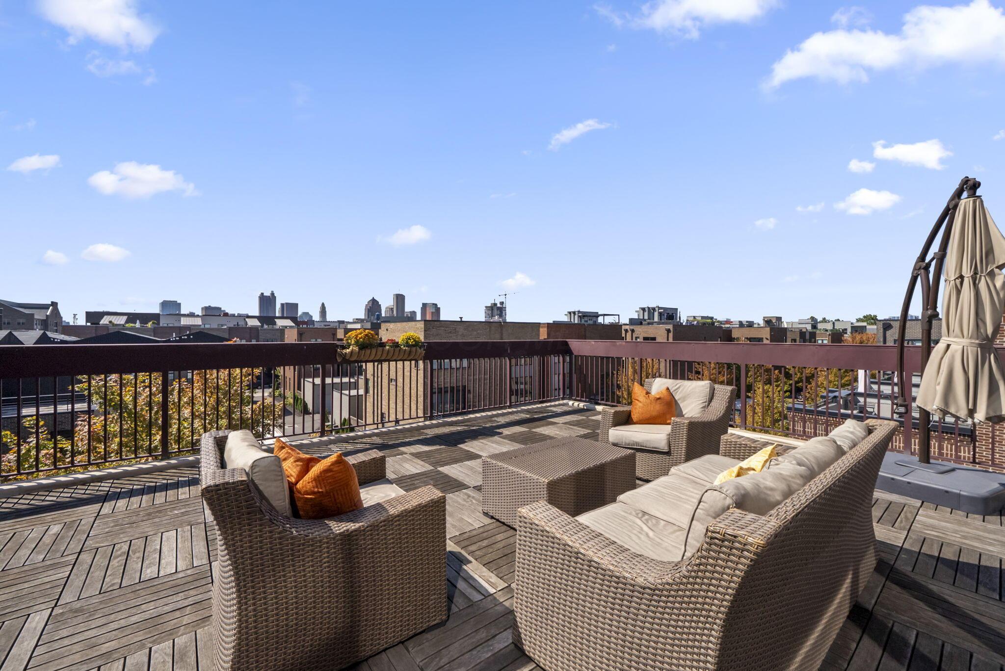 367 Auden Avenue, 302