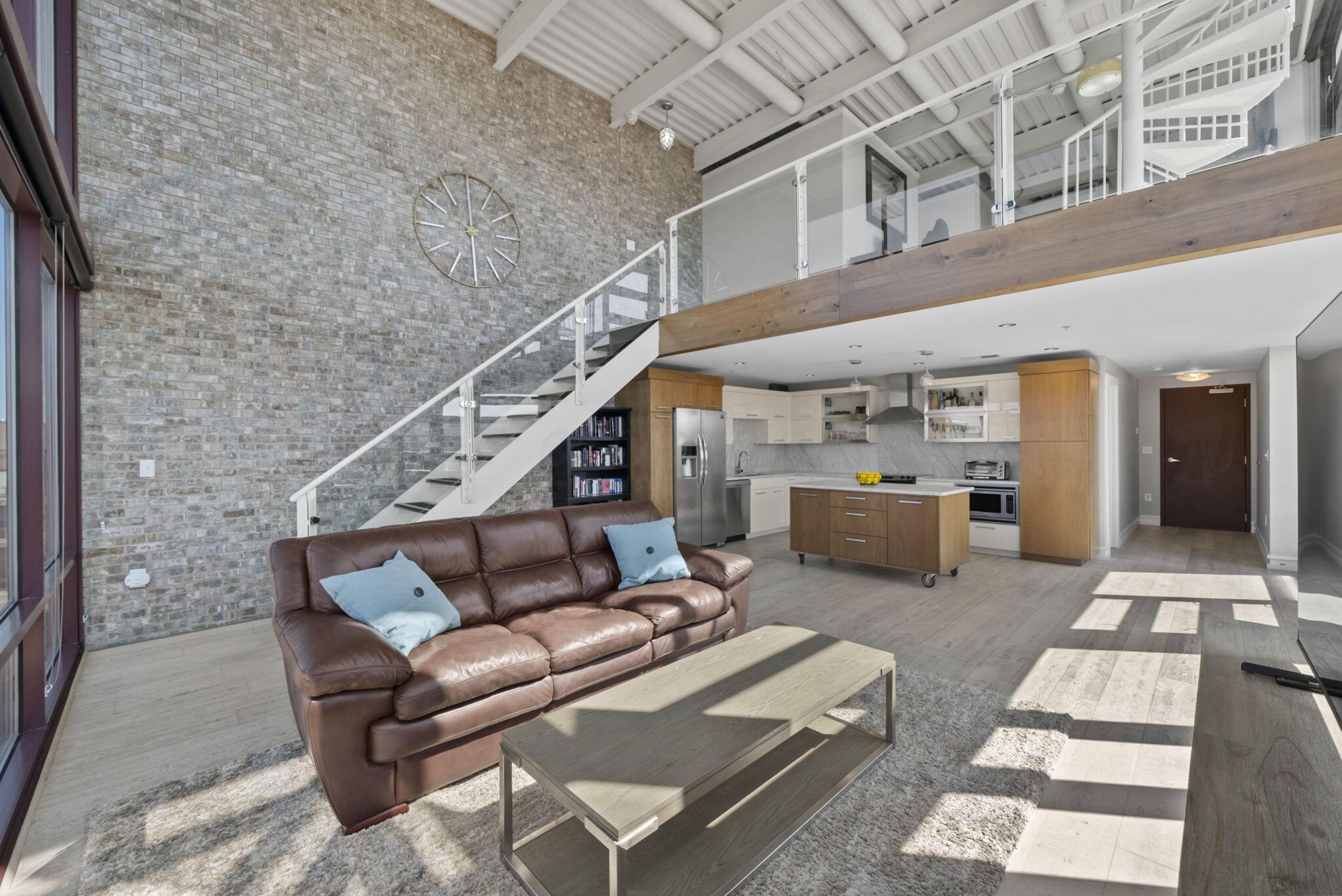 367 Auden Avenue, 302