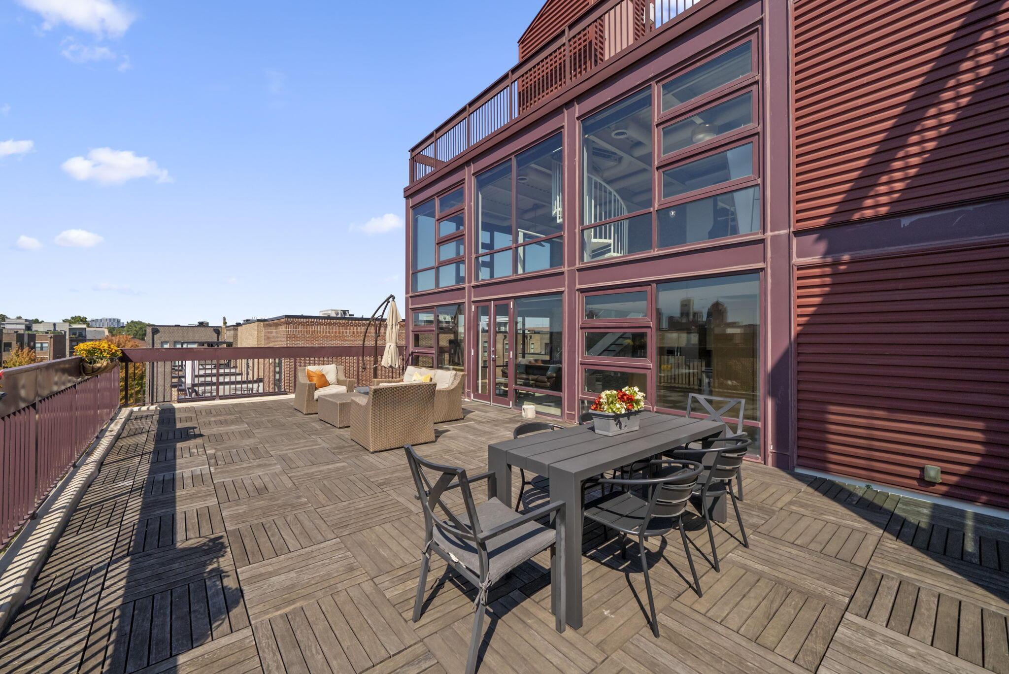 367 Auden Avenue, 302