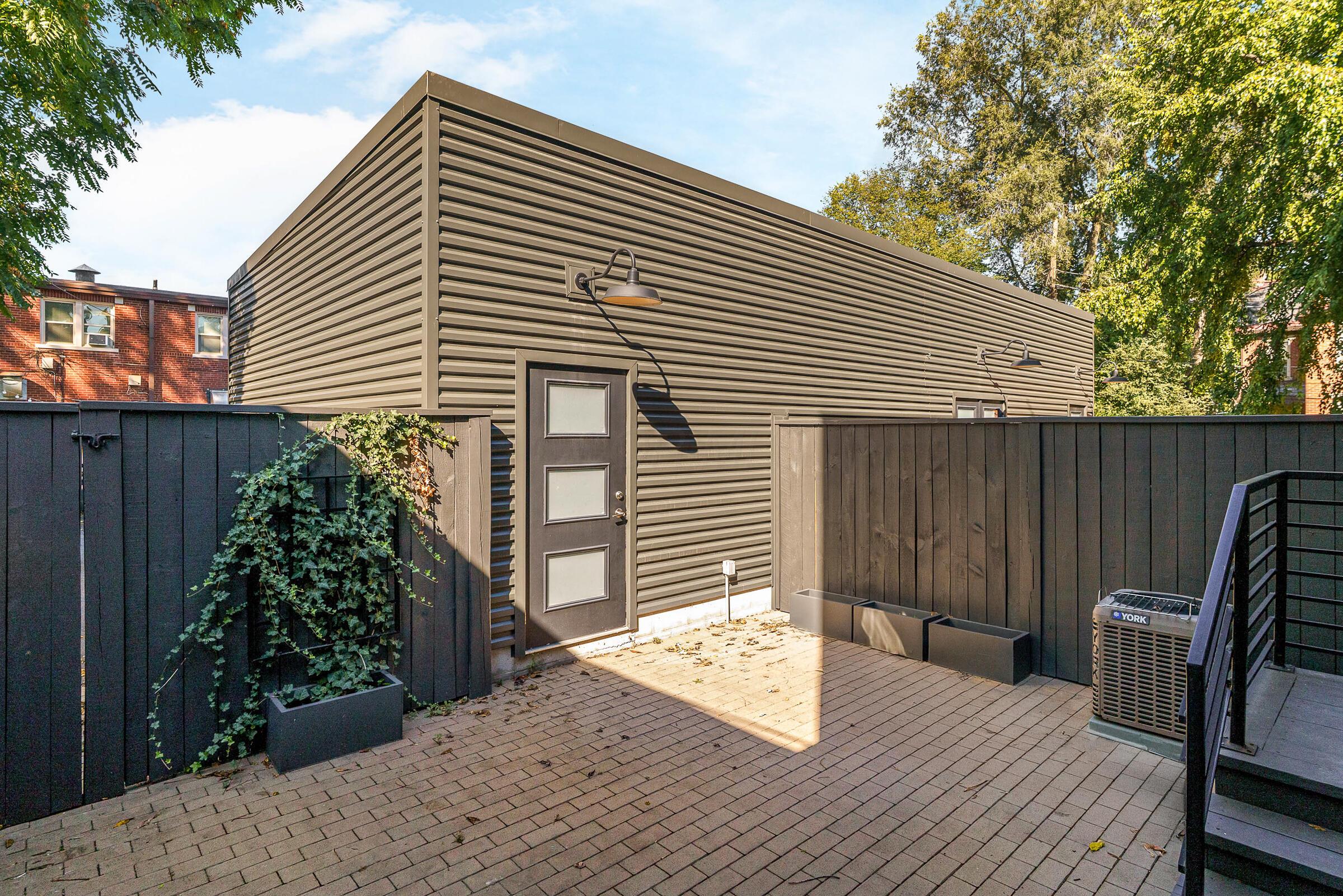 25 E Frankfort Street