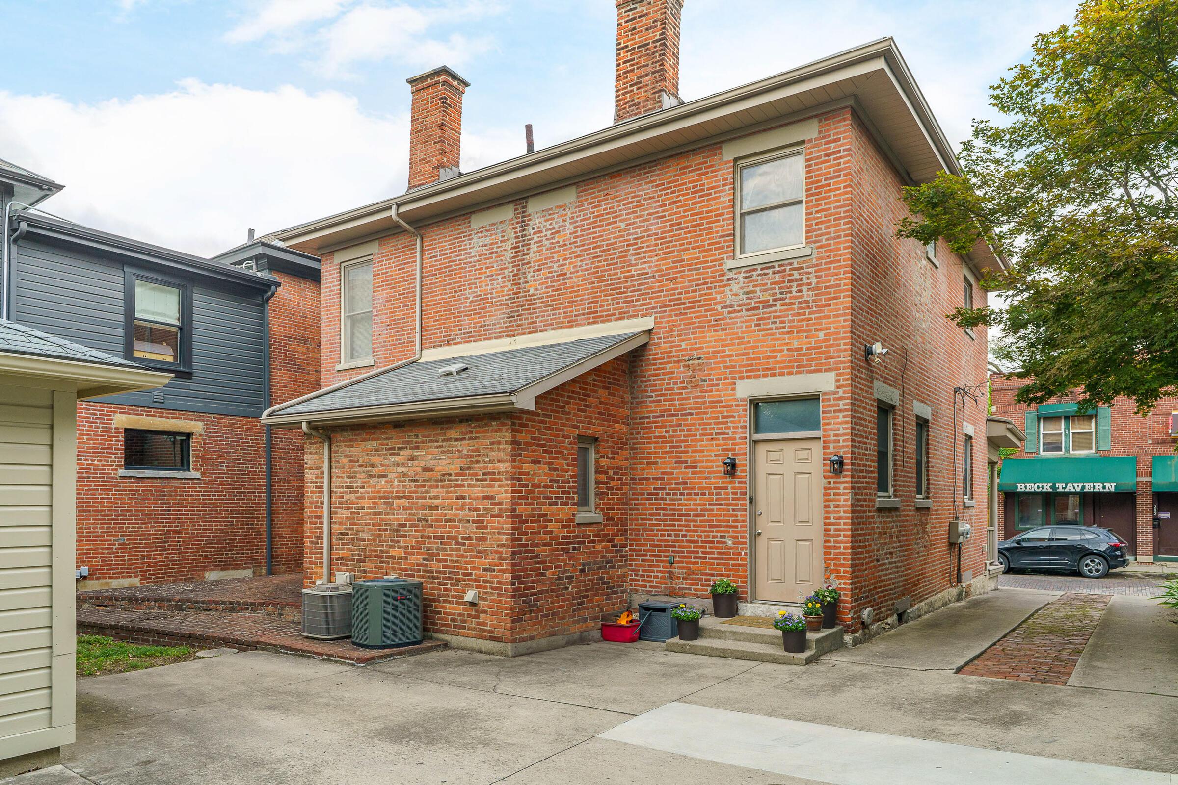 279-281 E Beck Street