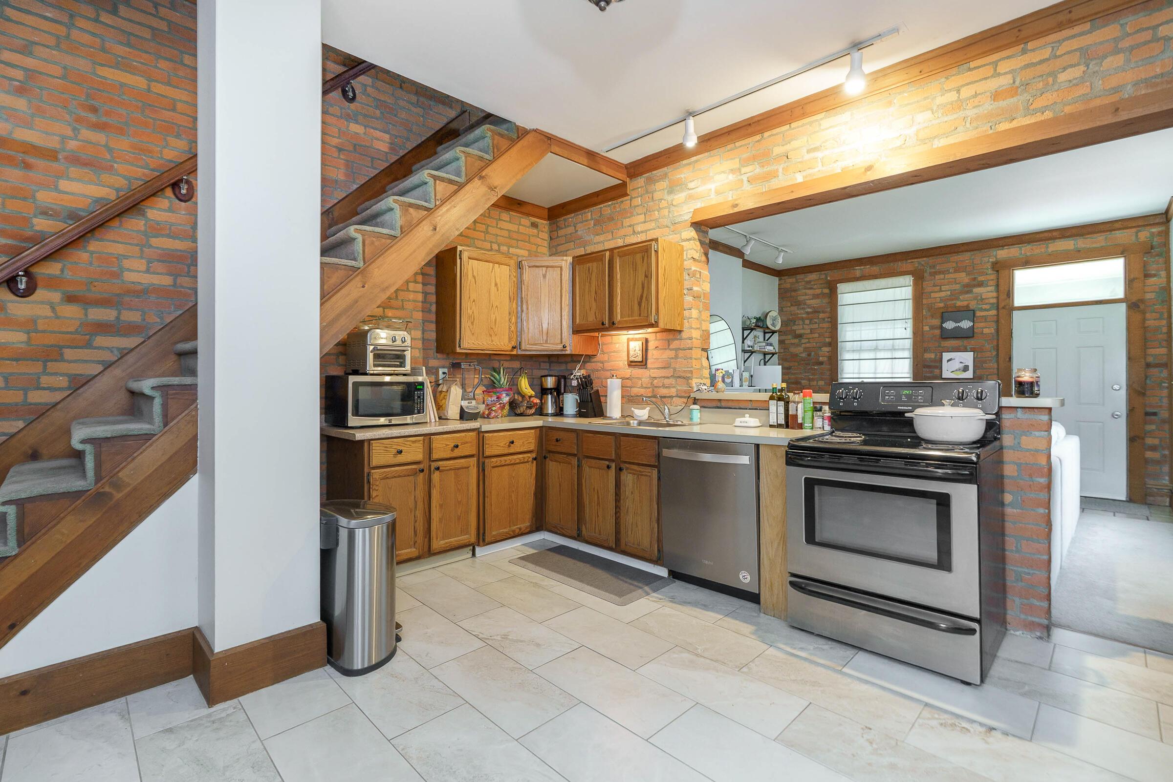 279-281 E Beck Street