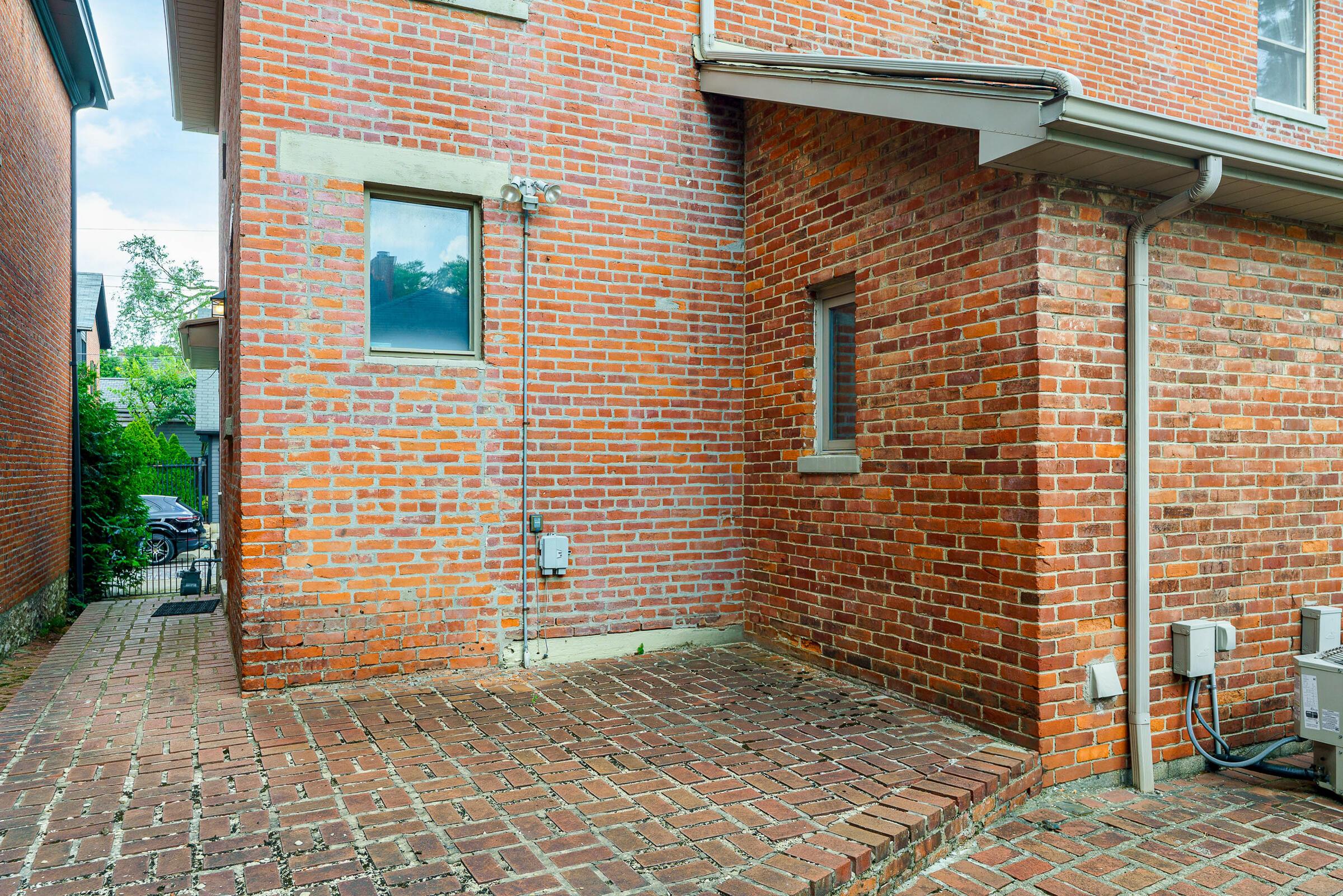 279-281 E Beck Street