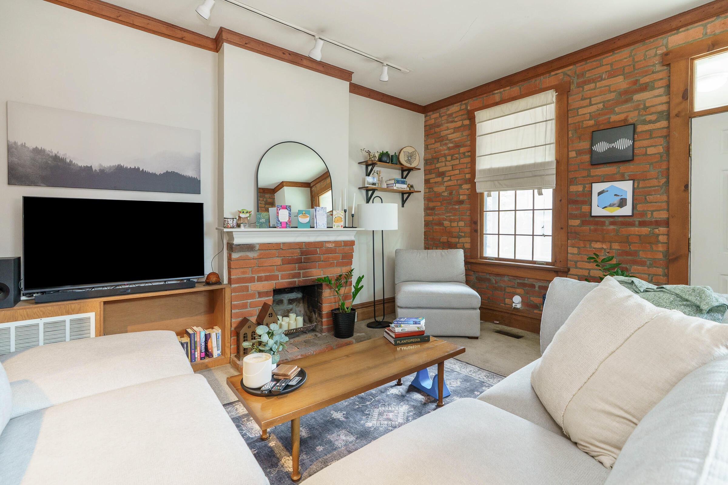 279-281 E Beck Street