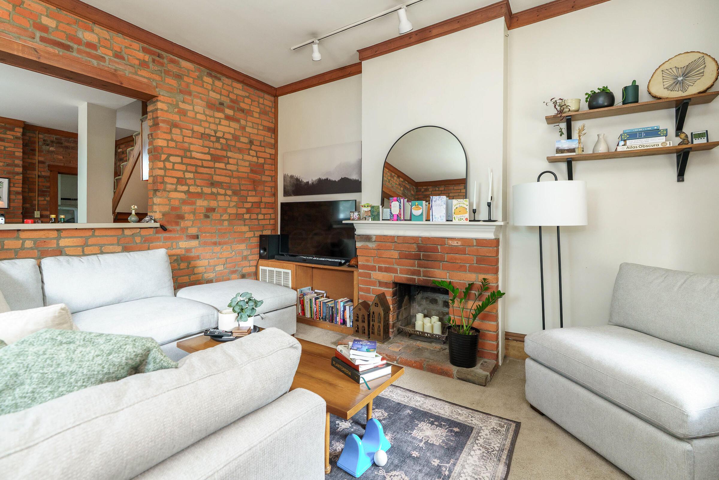 279-281 E Beck Street