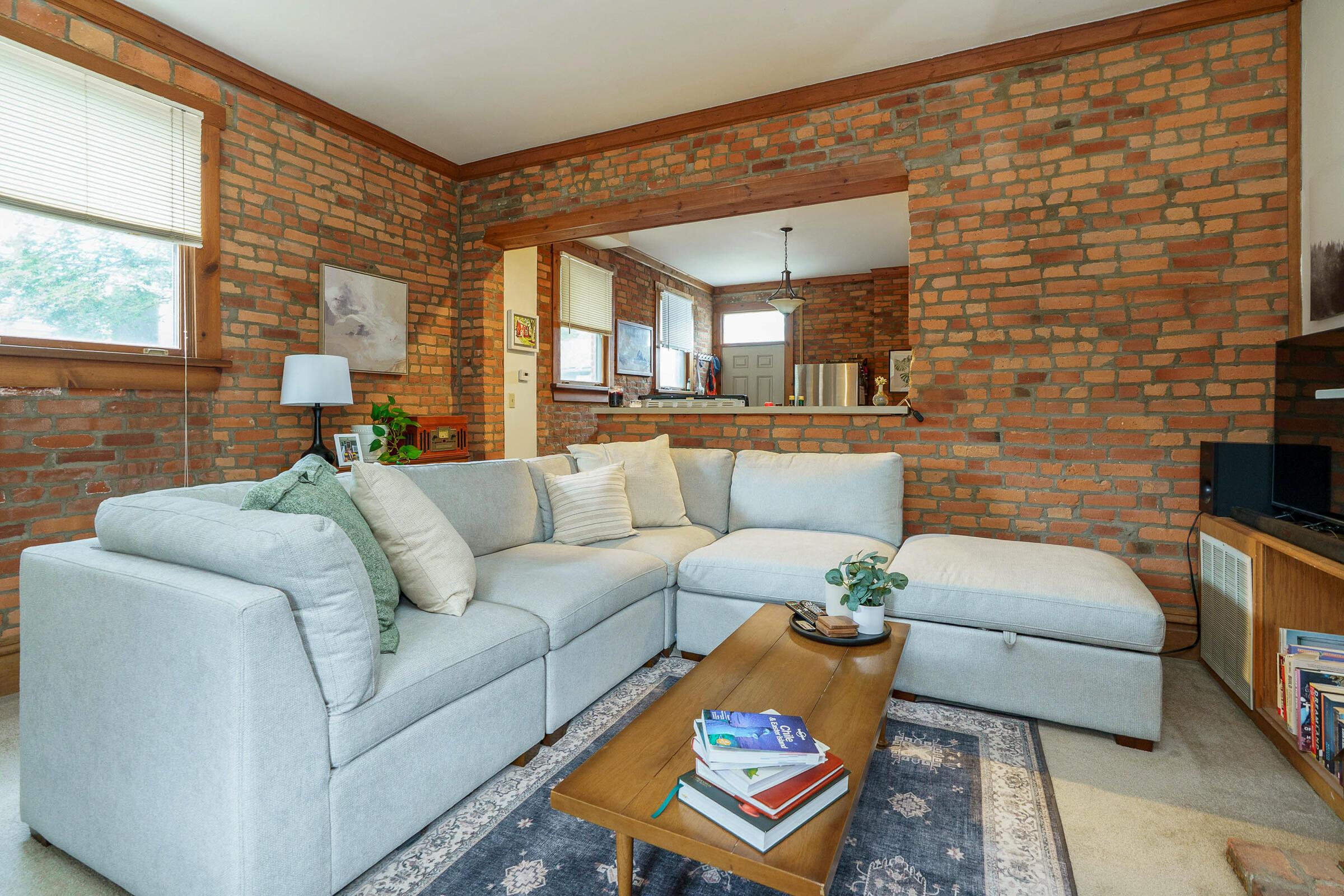 279-281 E Beck Street