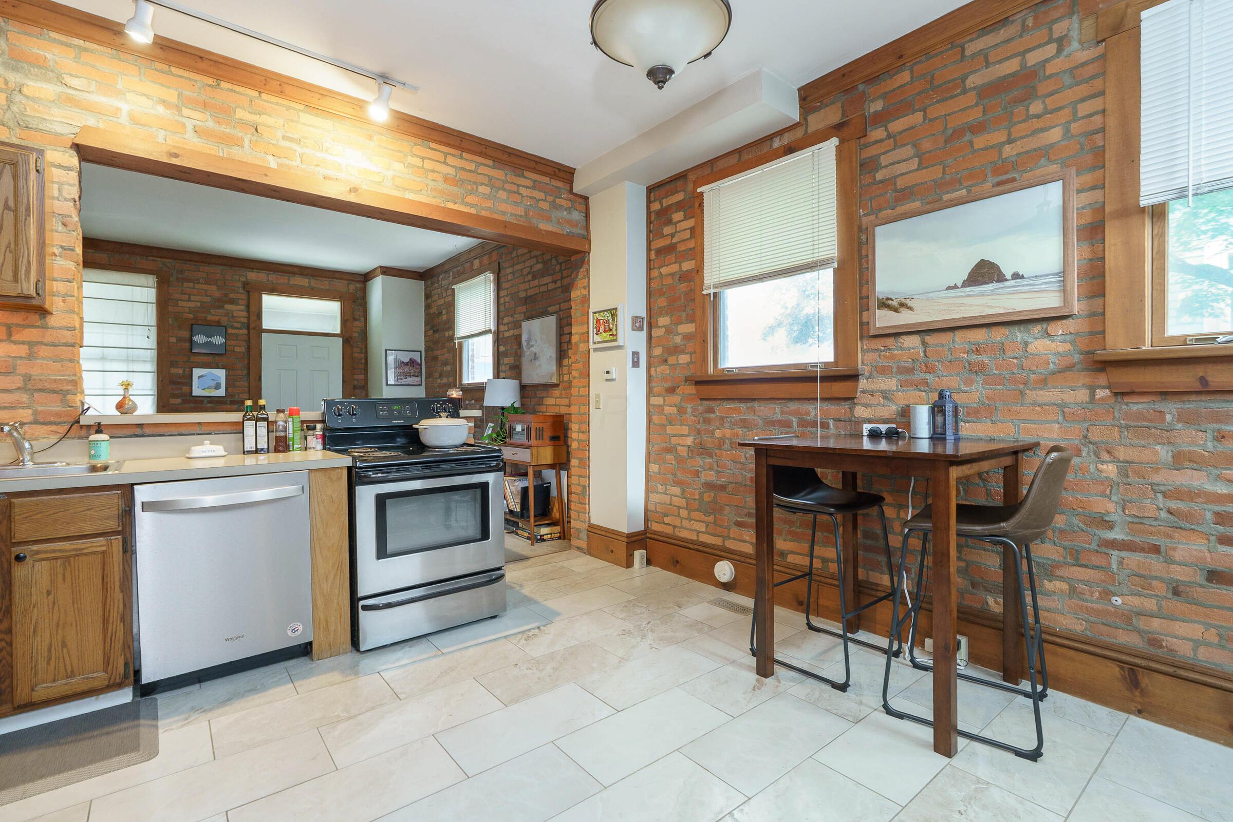 279-281 E Beck Street