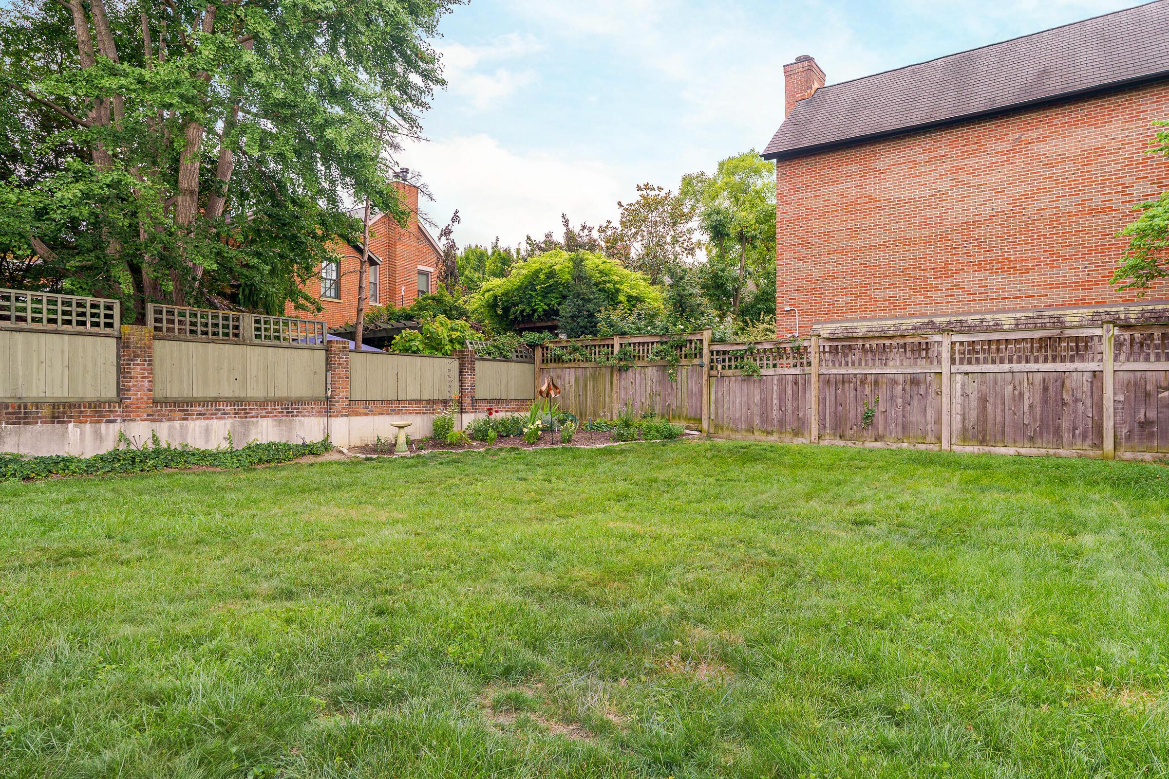 279-281 E Beck Street