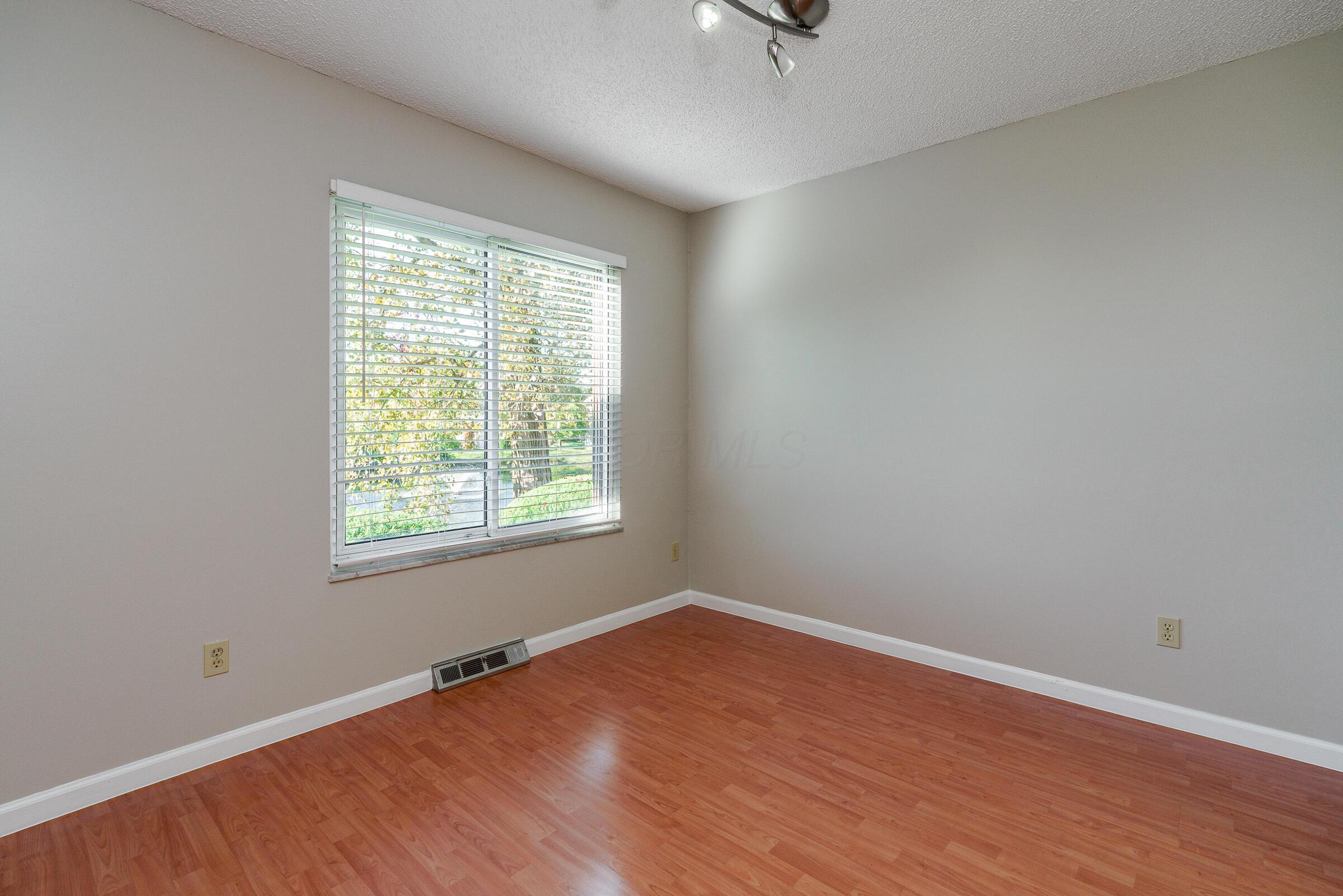 6207 Roxburgh Court, 16D, Columbus Unit: 16D