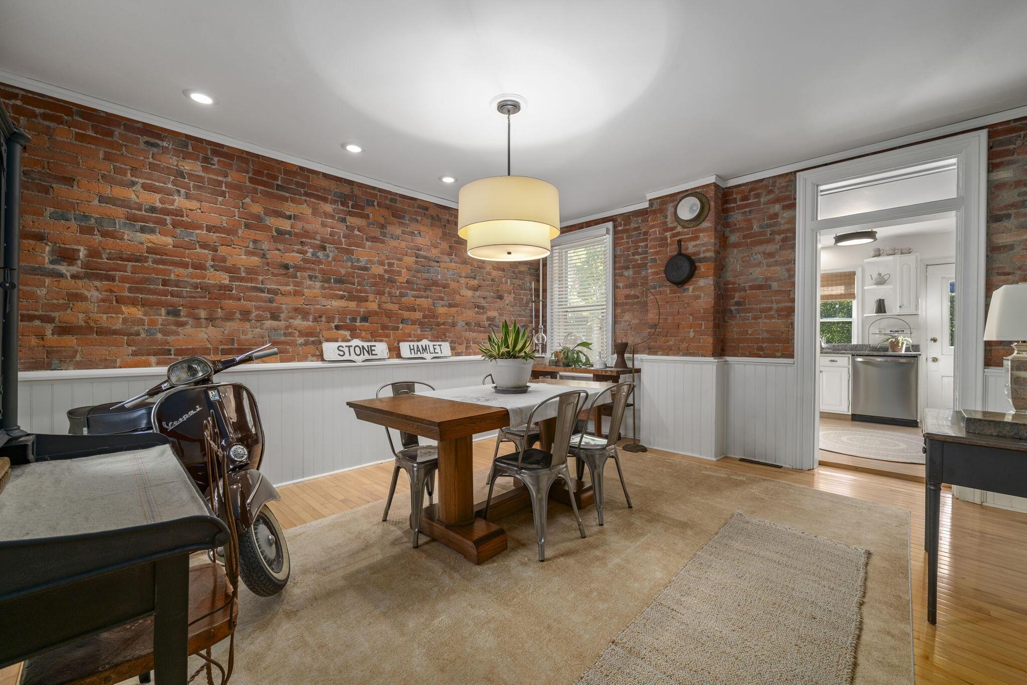 307 E Sycamore Street