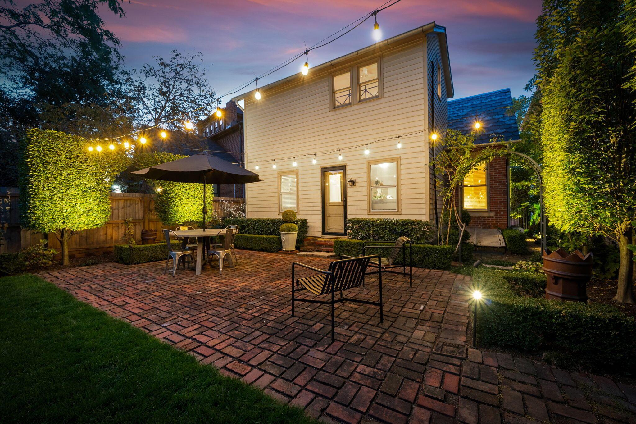 307 E Sycamore Street