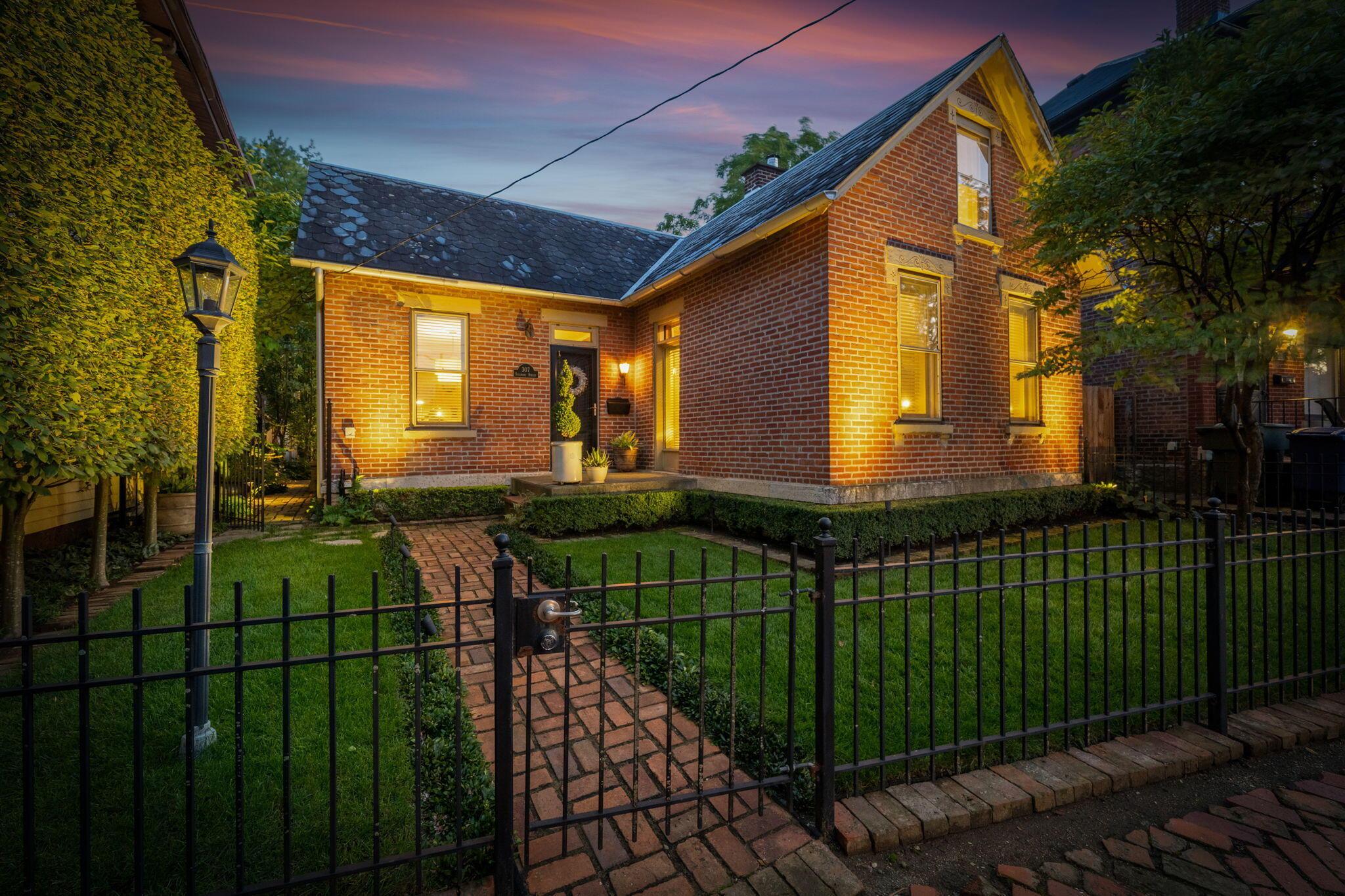 307 E Sycamore Street