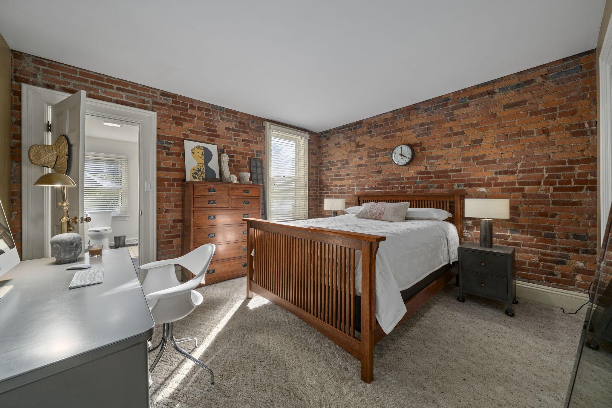 307 E Sycamore Street