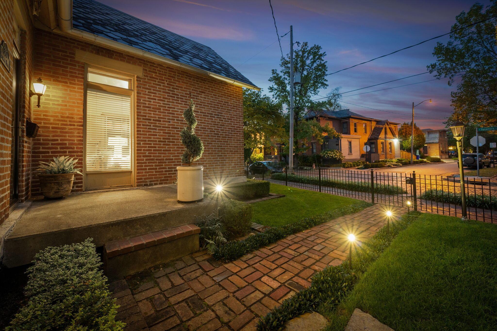 307 E Sycamore Street