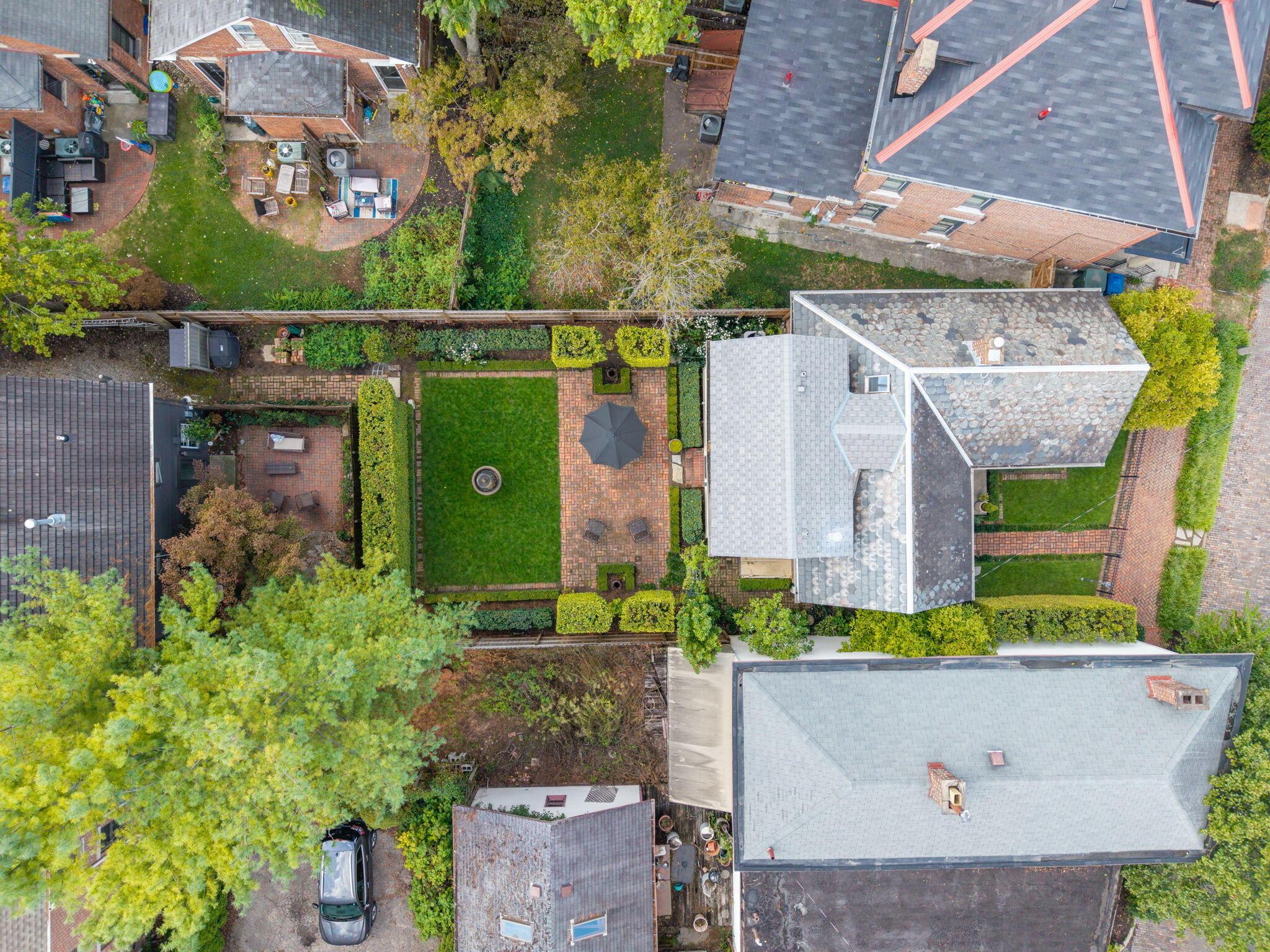 307 E Sycamore Street