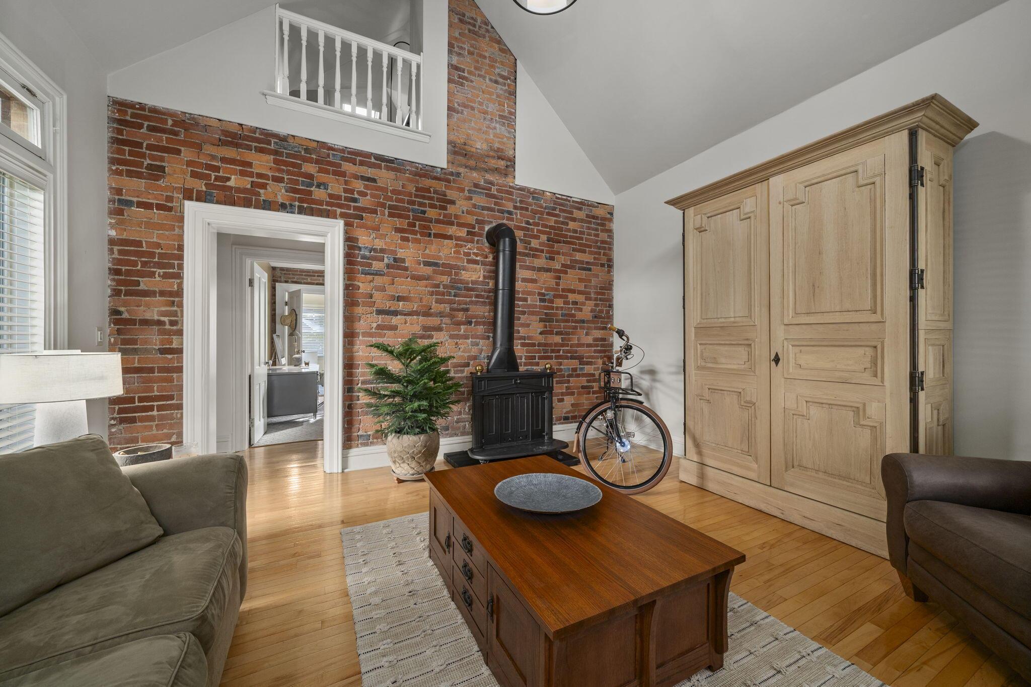 307 E Sycamore Street