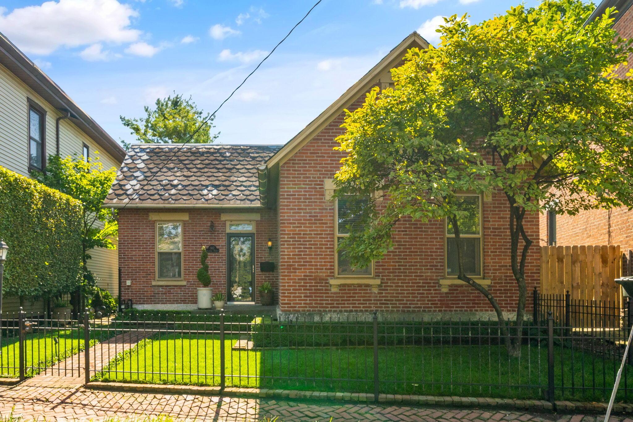 307 E Sycamore Street