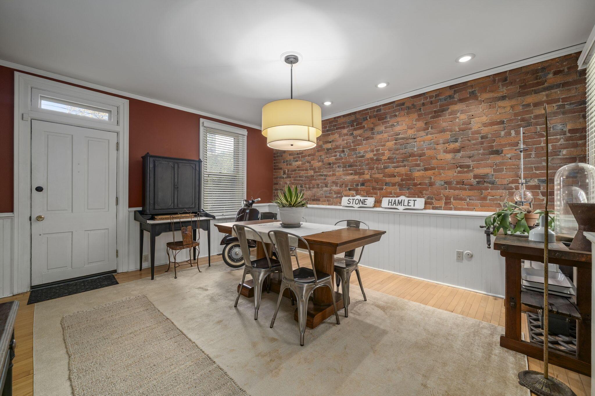 307 E Sycamore Street