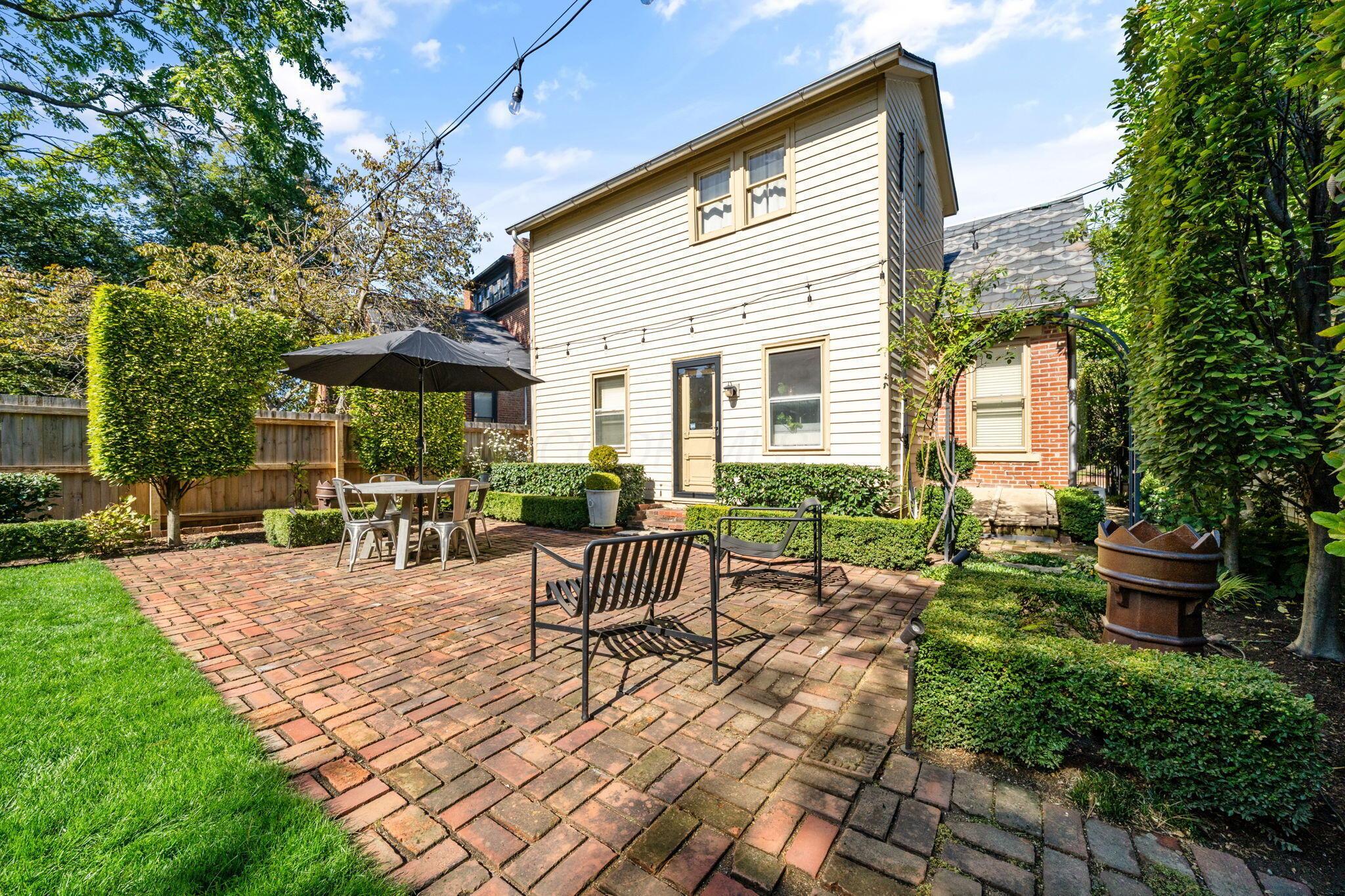 307 E Sycamore Street