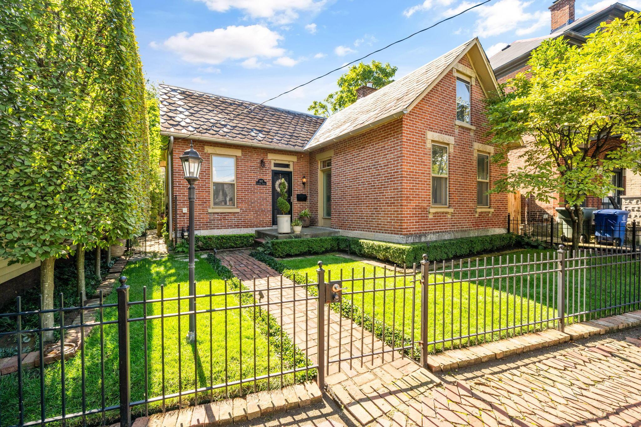 307 E Sycamore Street