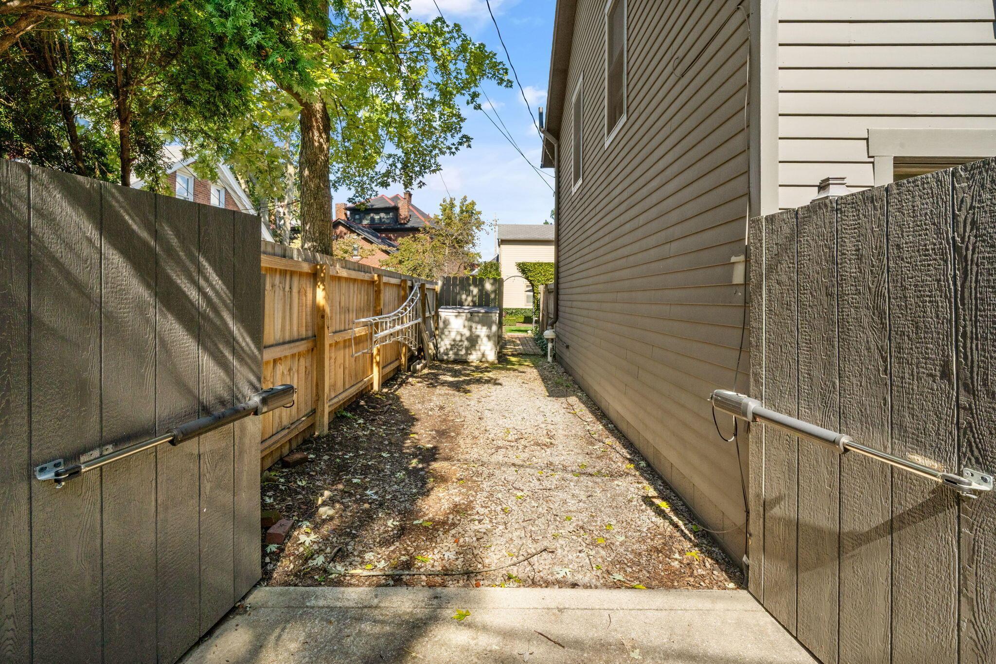 307 E Sycamore Street