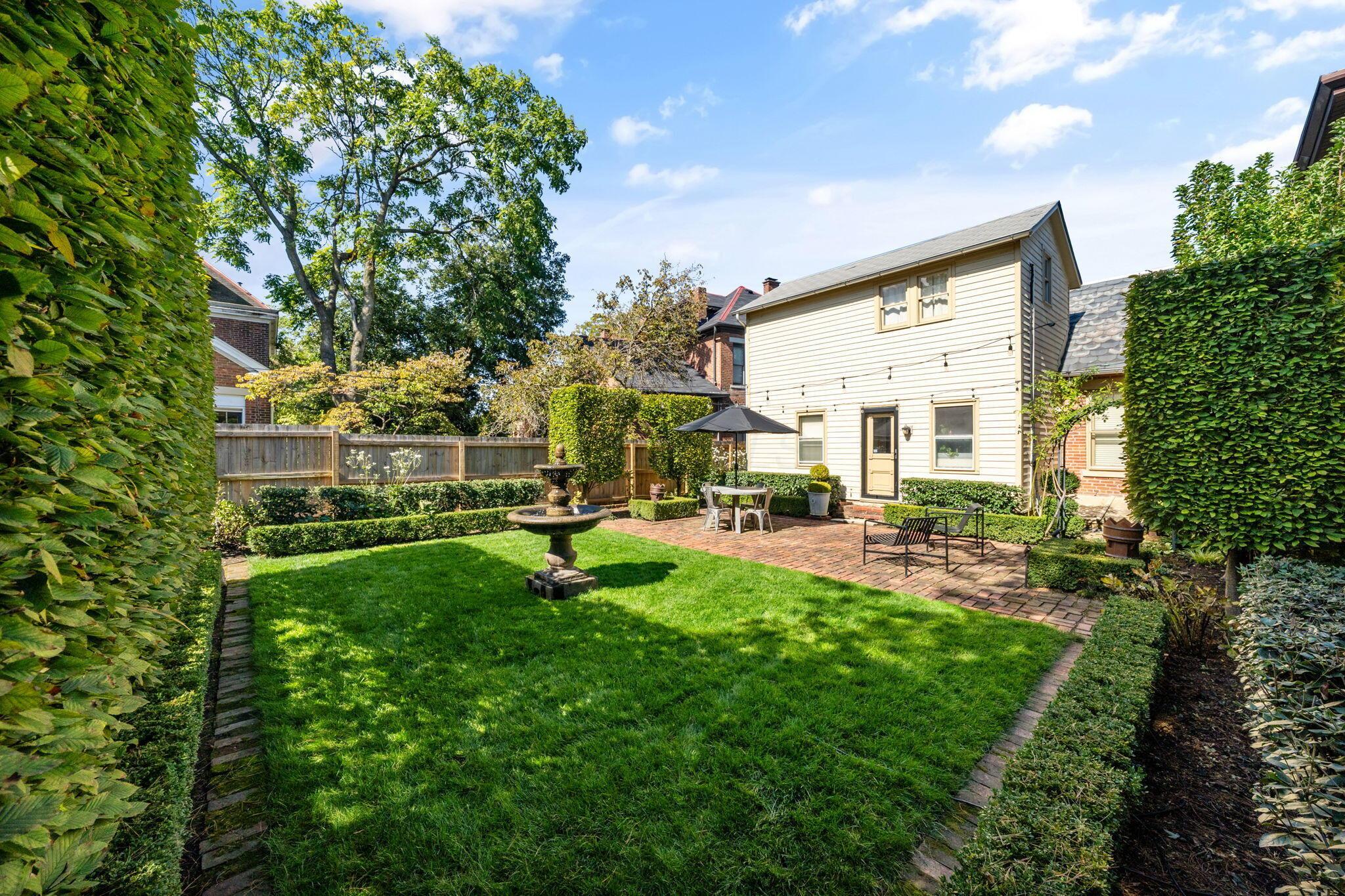 307 E Sycamore Street