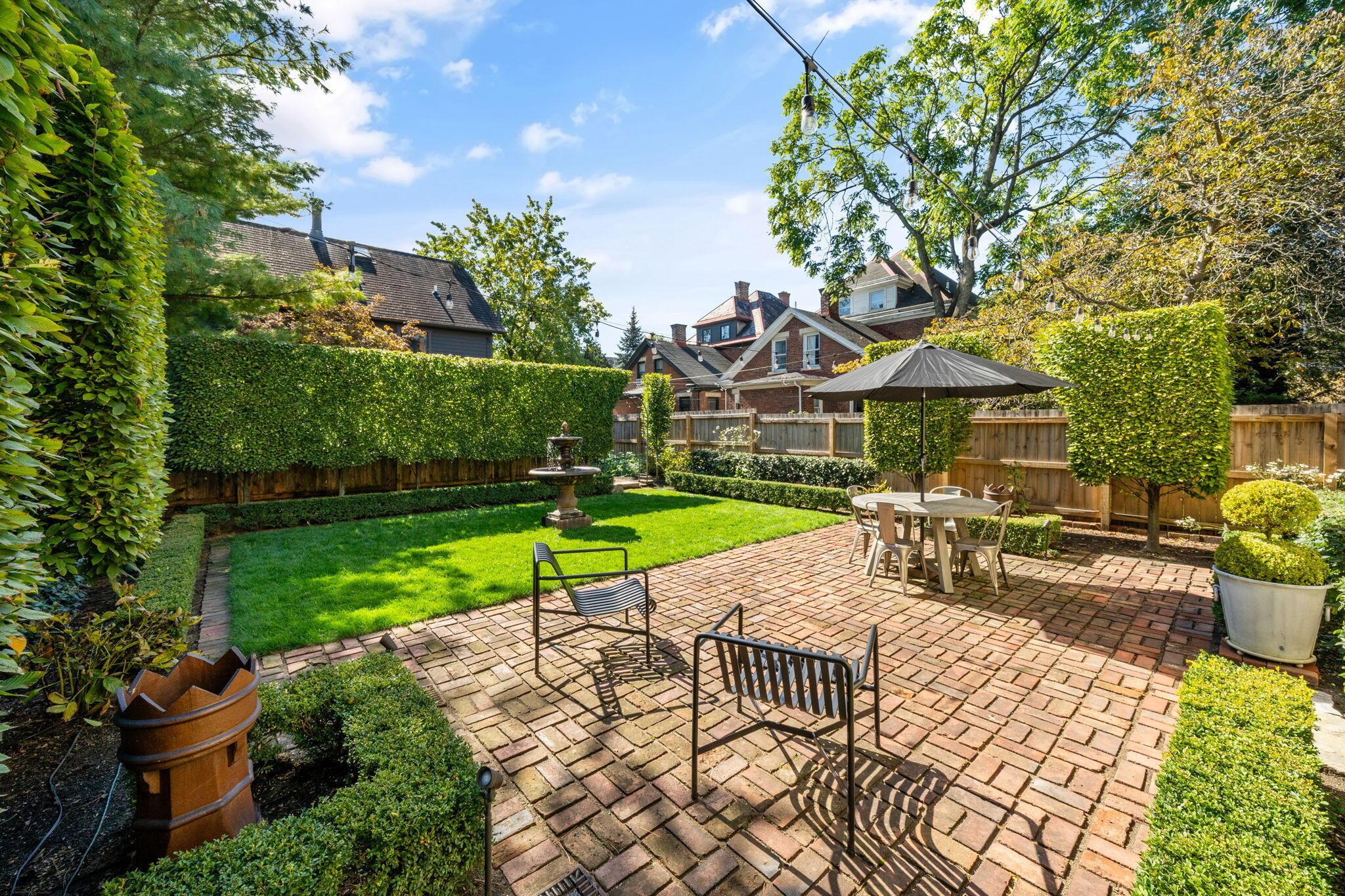 307 E Sycamore Street