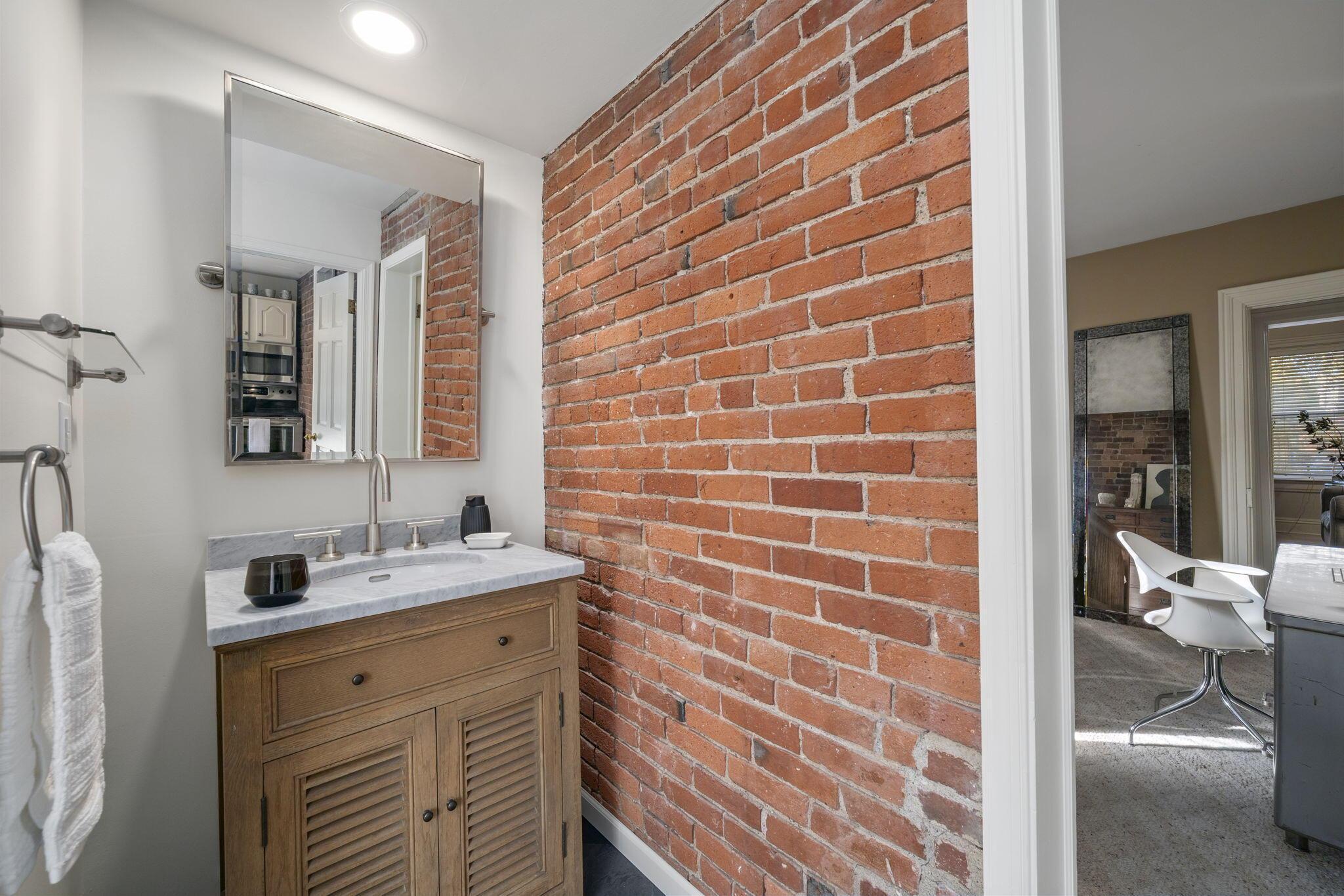 307 E Sycamore Street