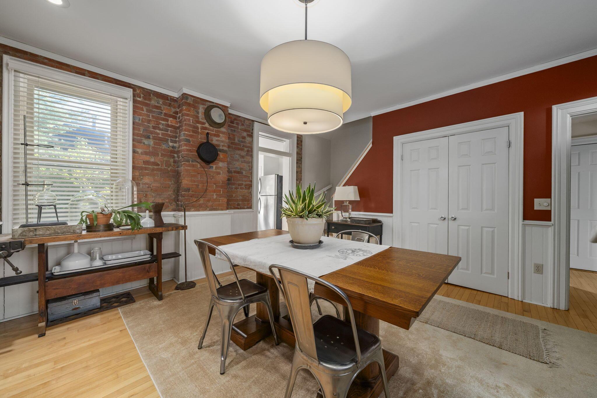 307 E Sycamore Street