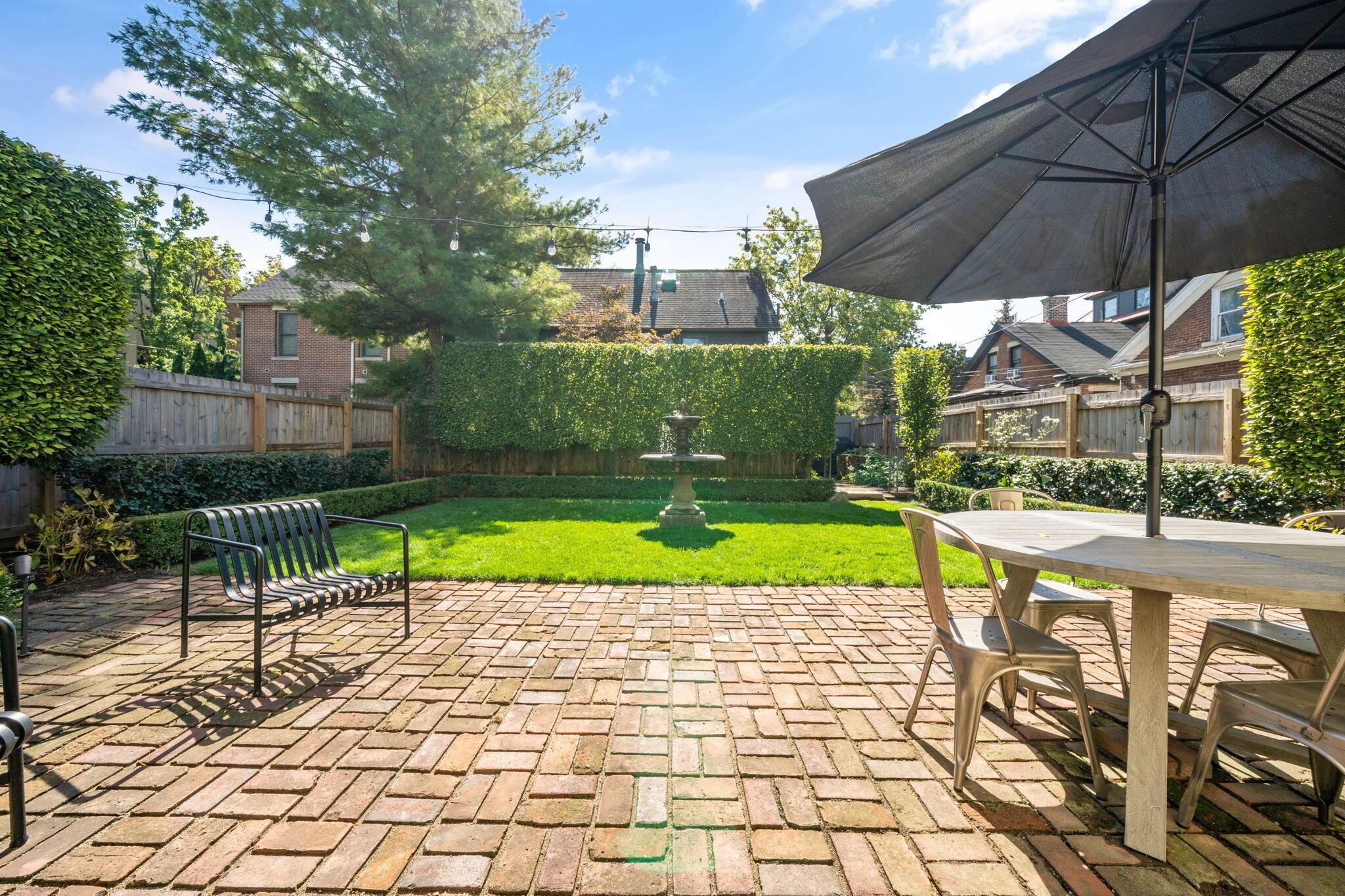 307 E Sycamore Street