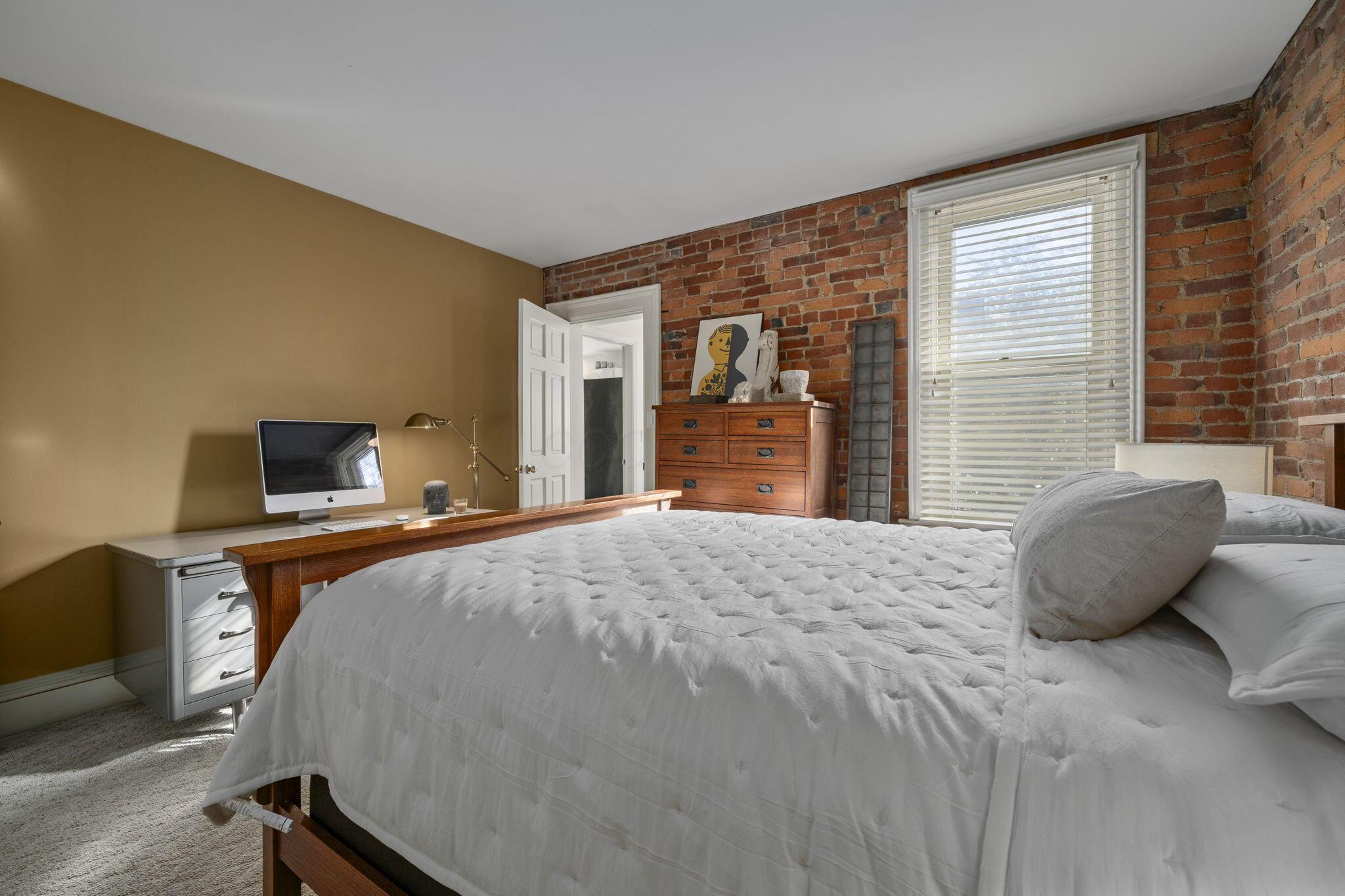 307 E Sycamore Street