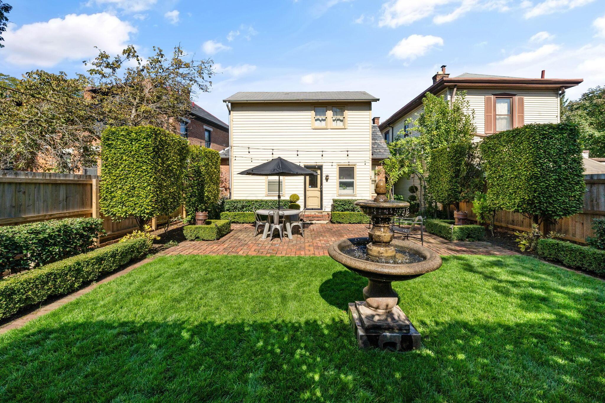 307 E Sycamore Street