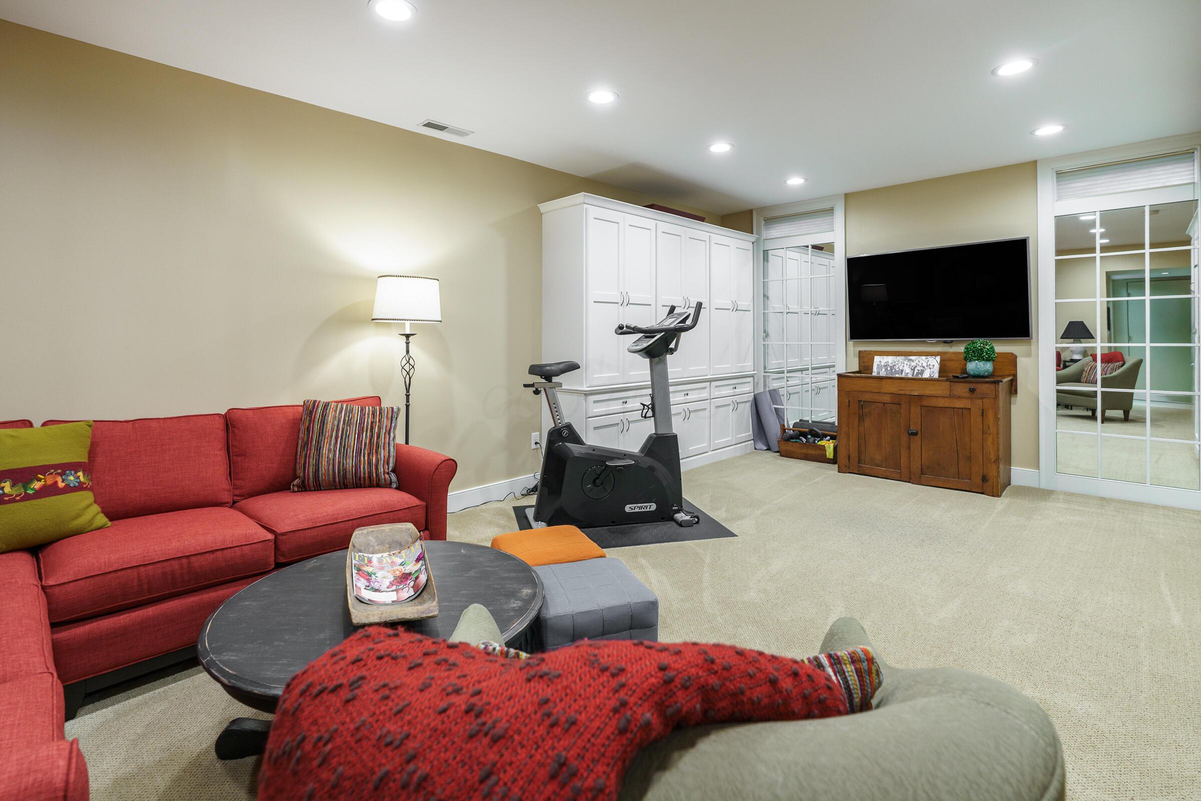 639 S Grant Avenue, 16 16