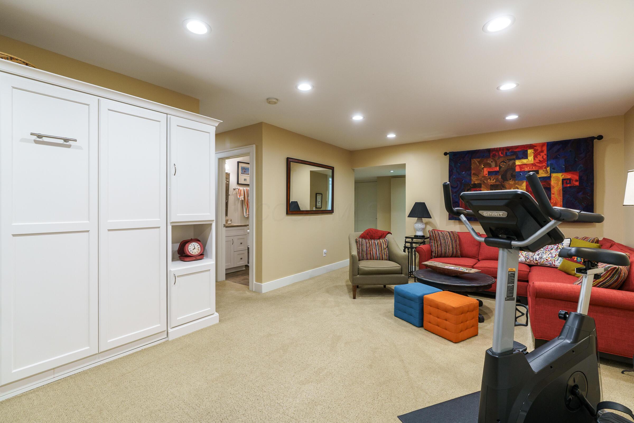 639 S Grant Avenue, 16 16