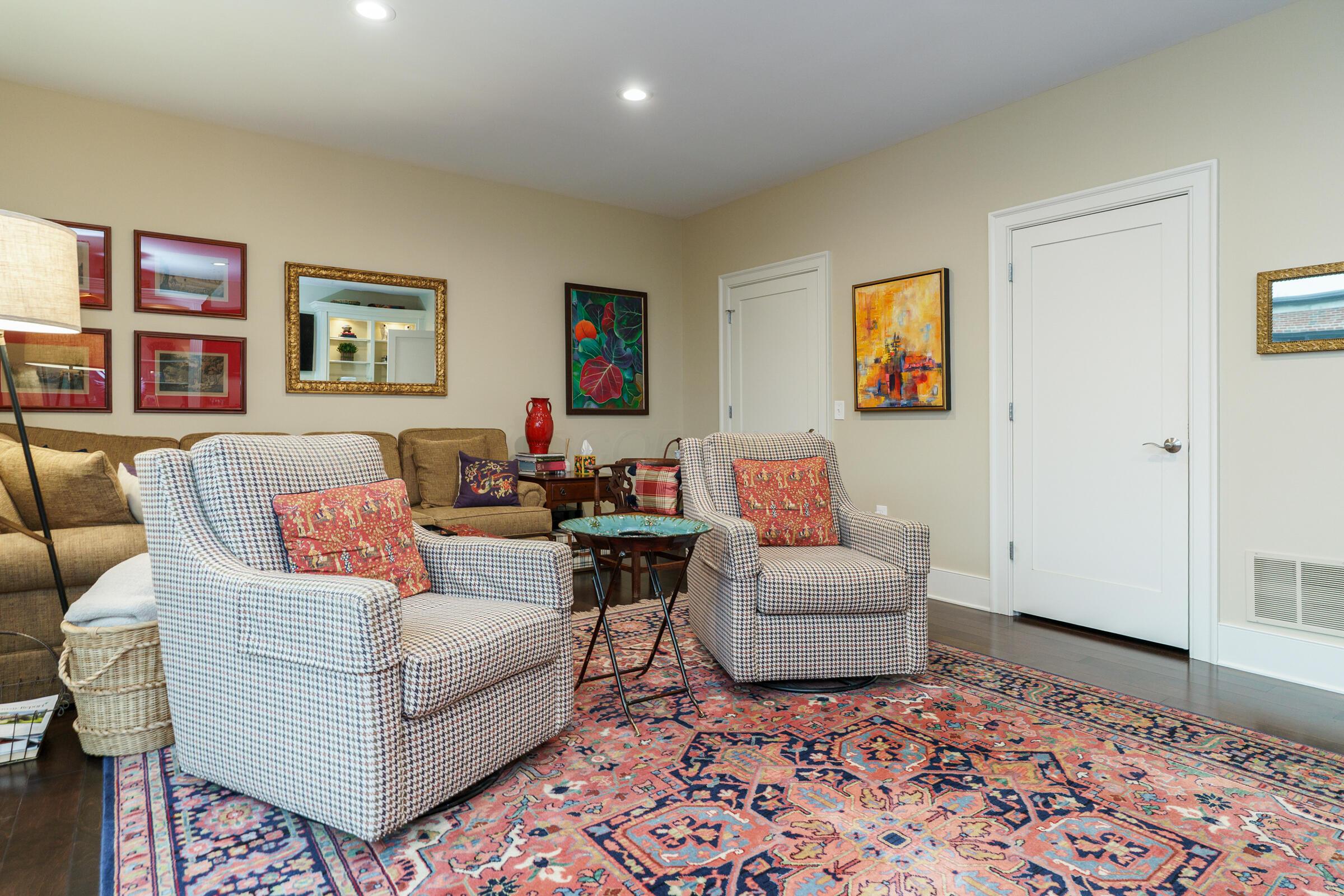 639 S Grant Avenue, 16 16