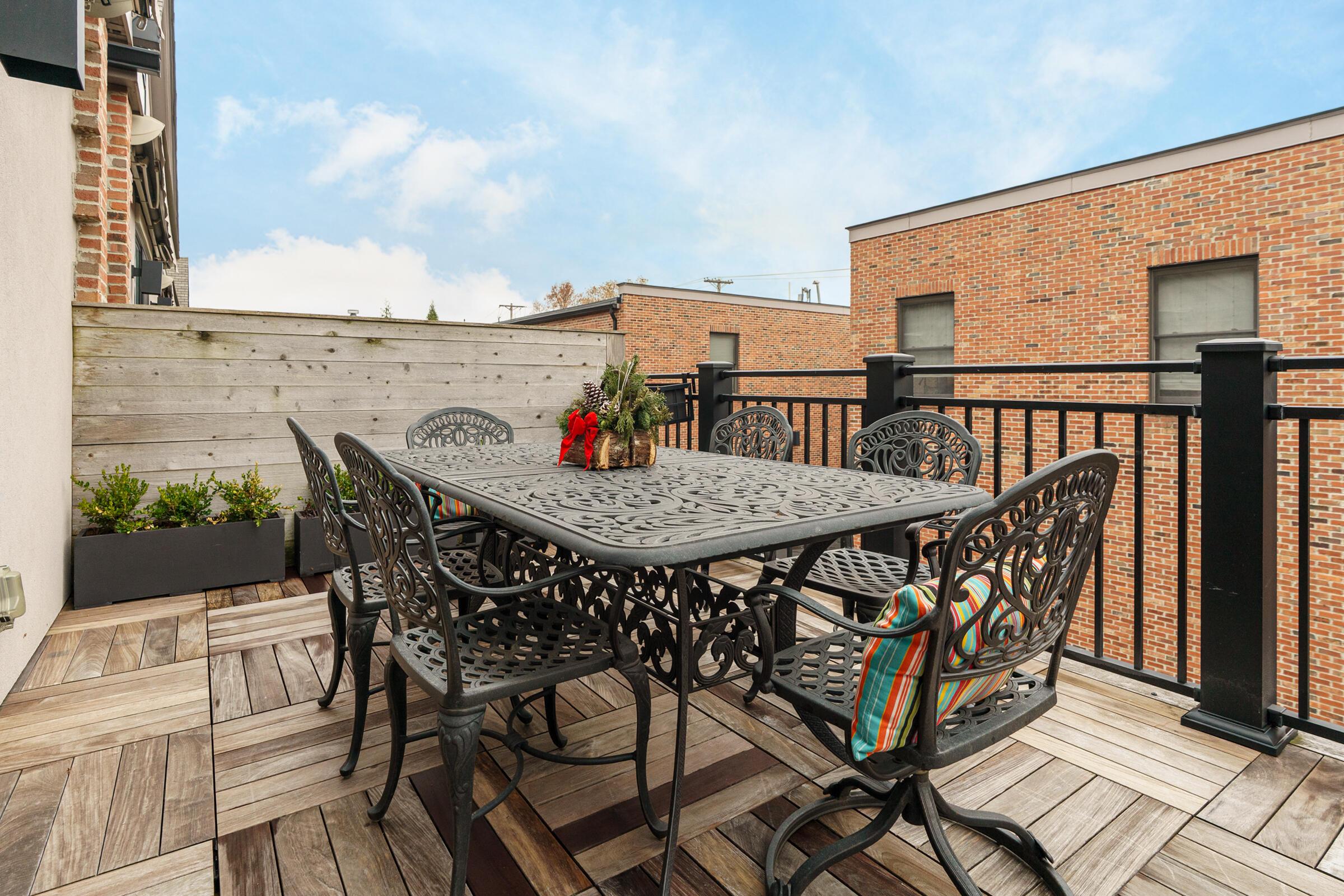 639 S Grant Avenue, 16 16