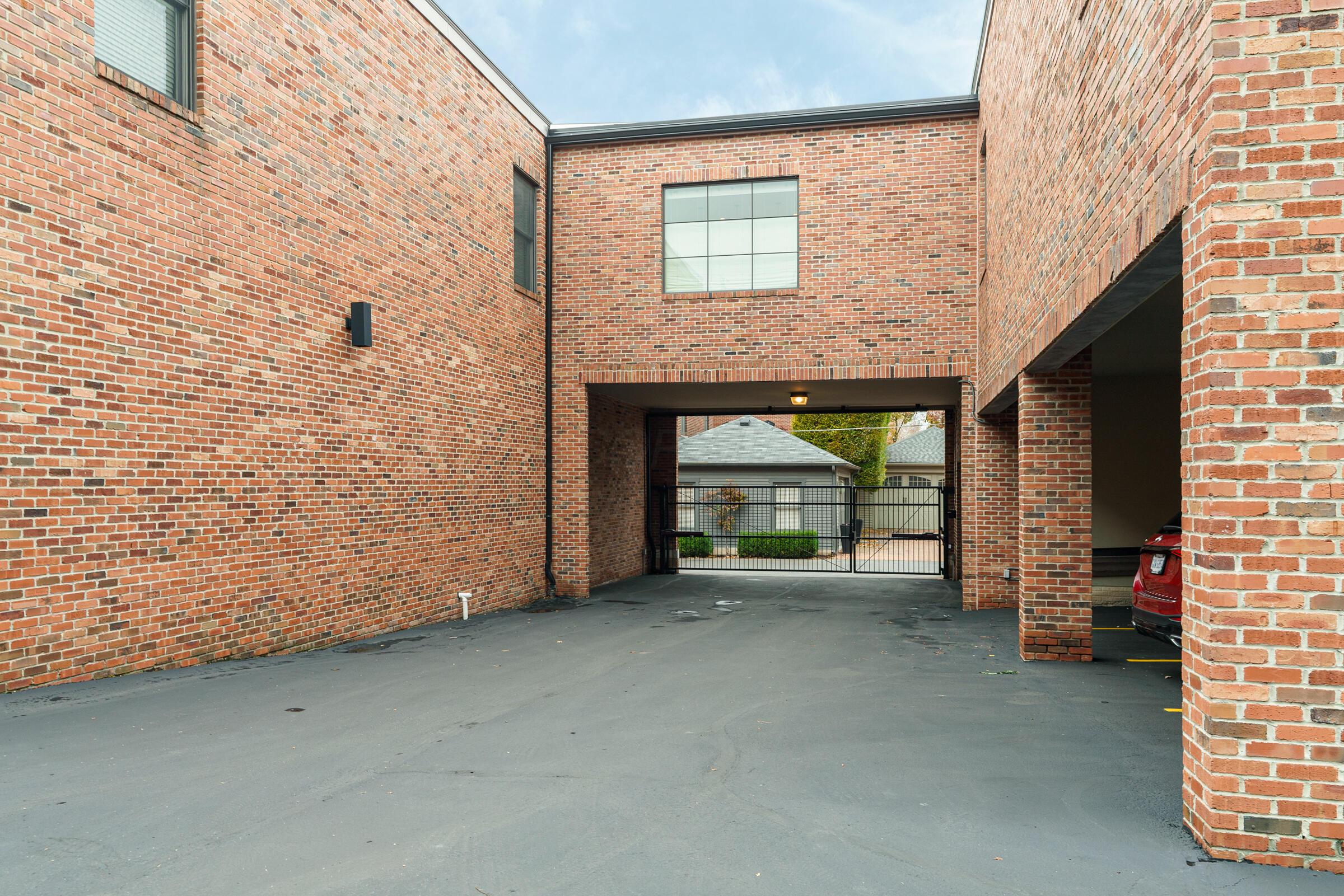 639 S Grant Avenue, 16 16