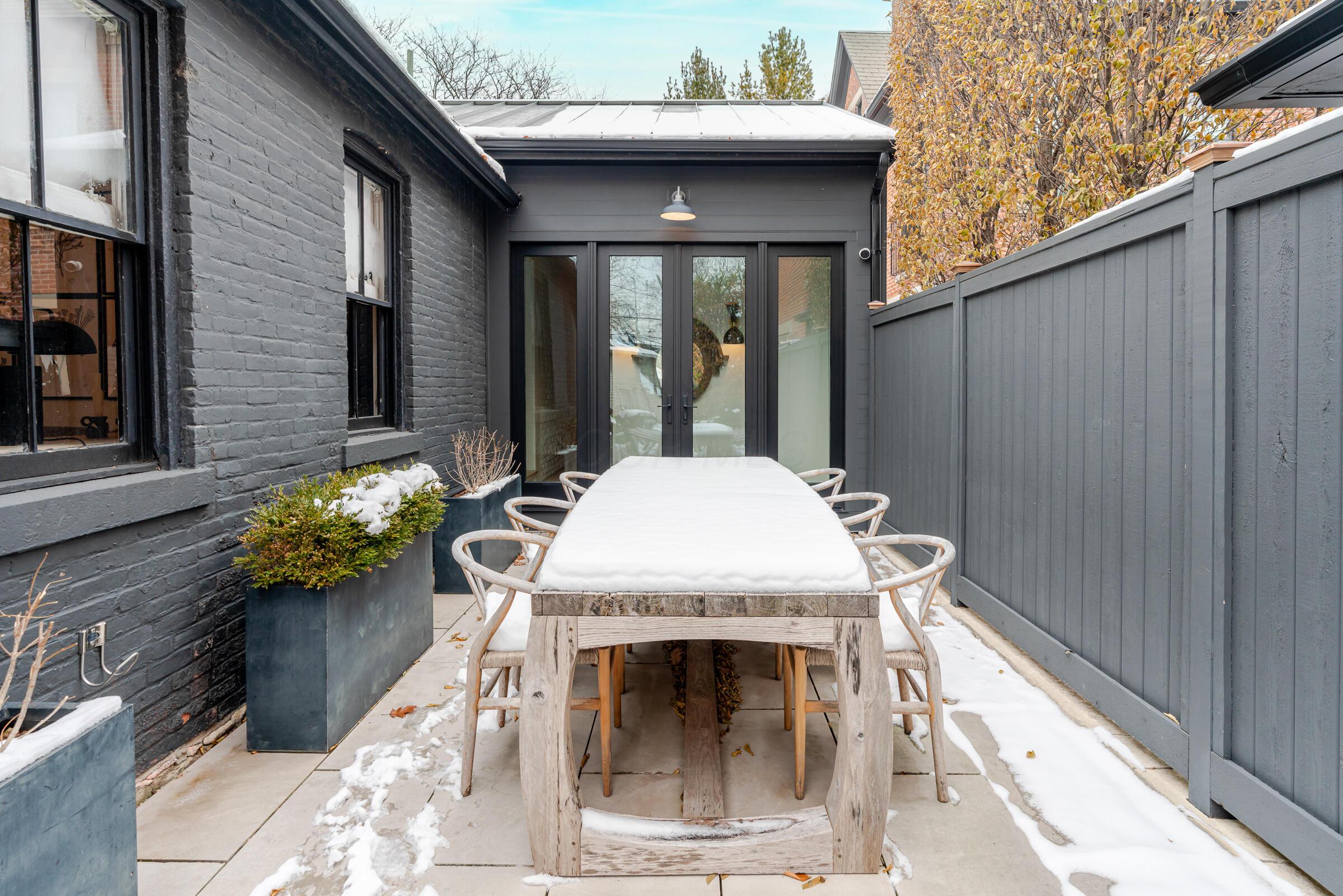 186 E Sycamore Street