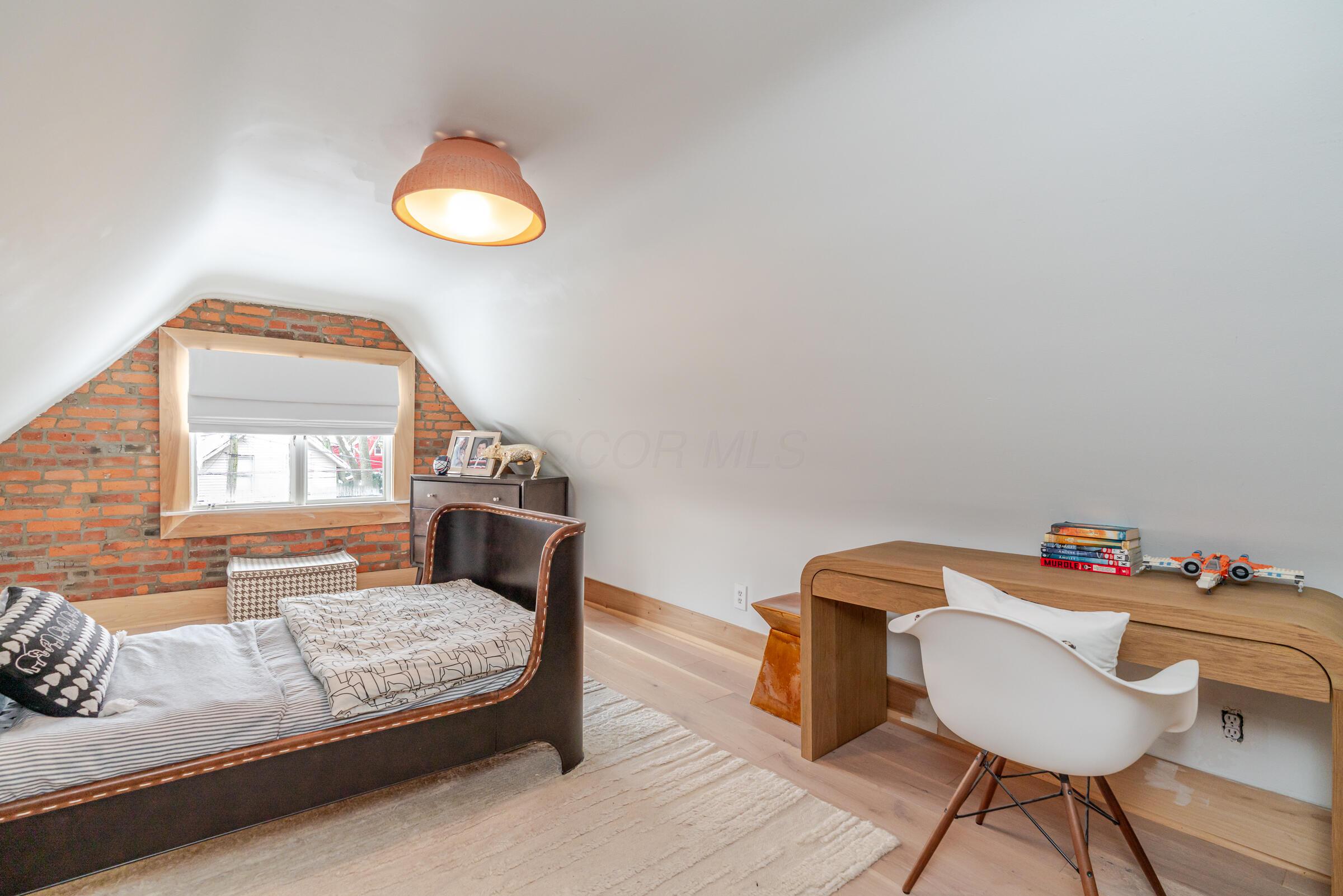 186 E Sycamore Street