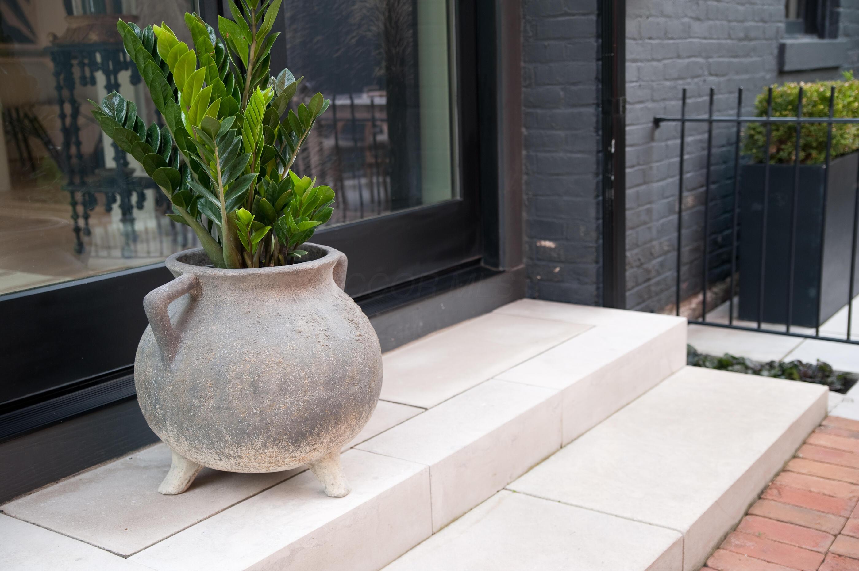 186 E Sycamore Street