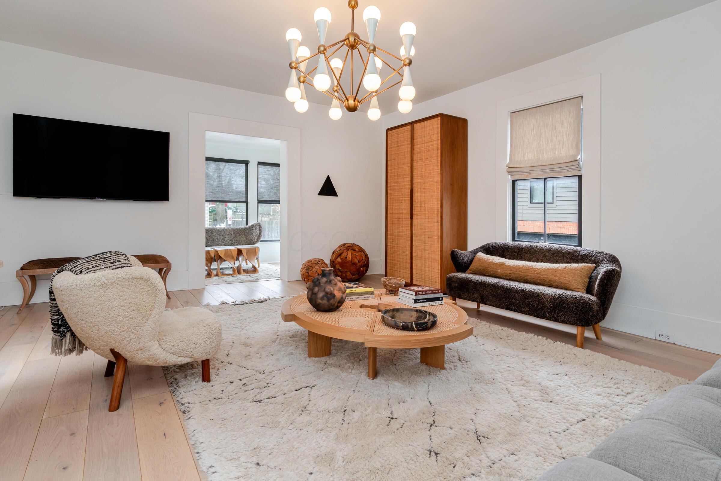 186 E Sycamore Street