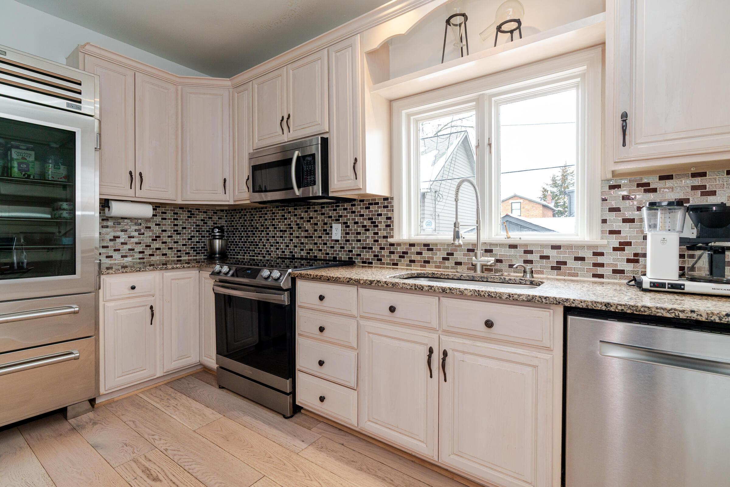 186 E Sycamore Street