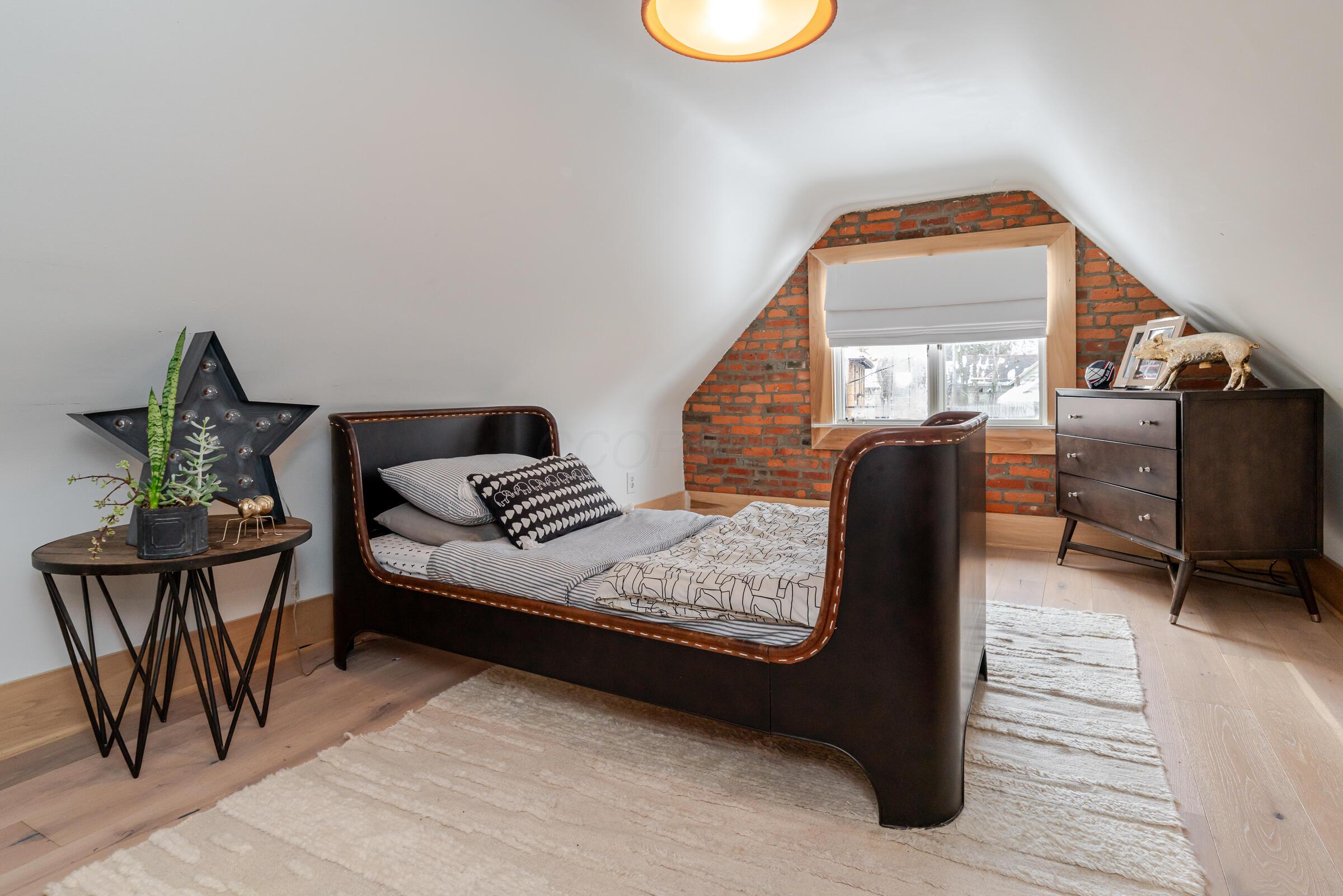 186 E Sycamore Street